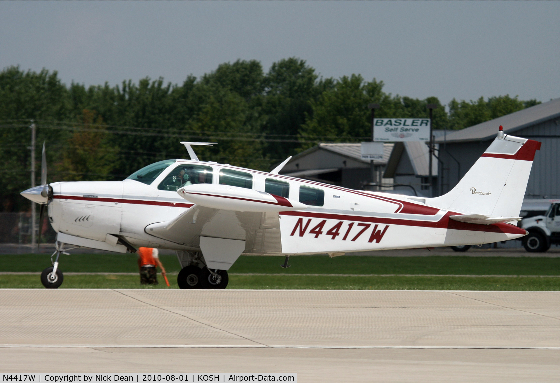 N4417W, 1974 Beech A36 Bonanza 36 C/N E-529, KOSH