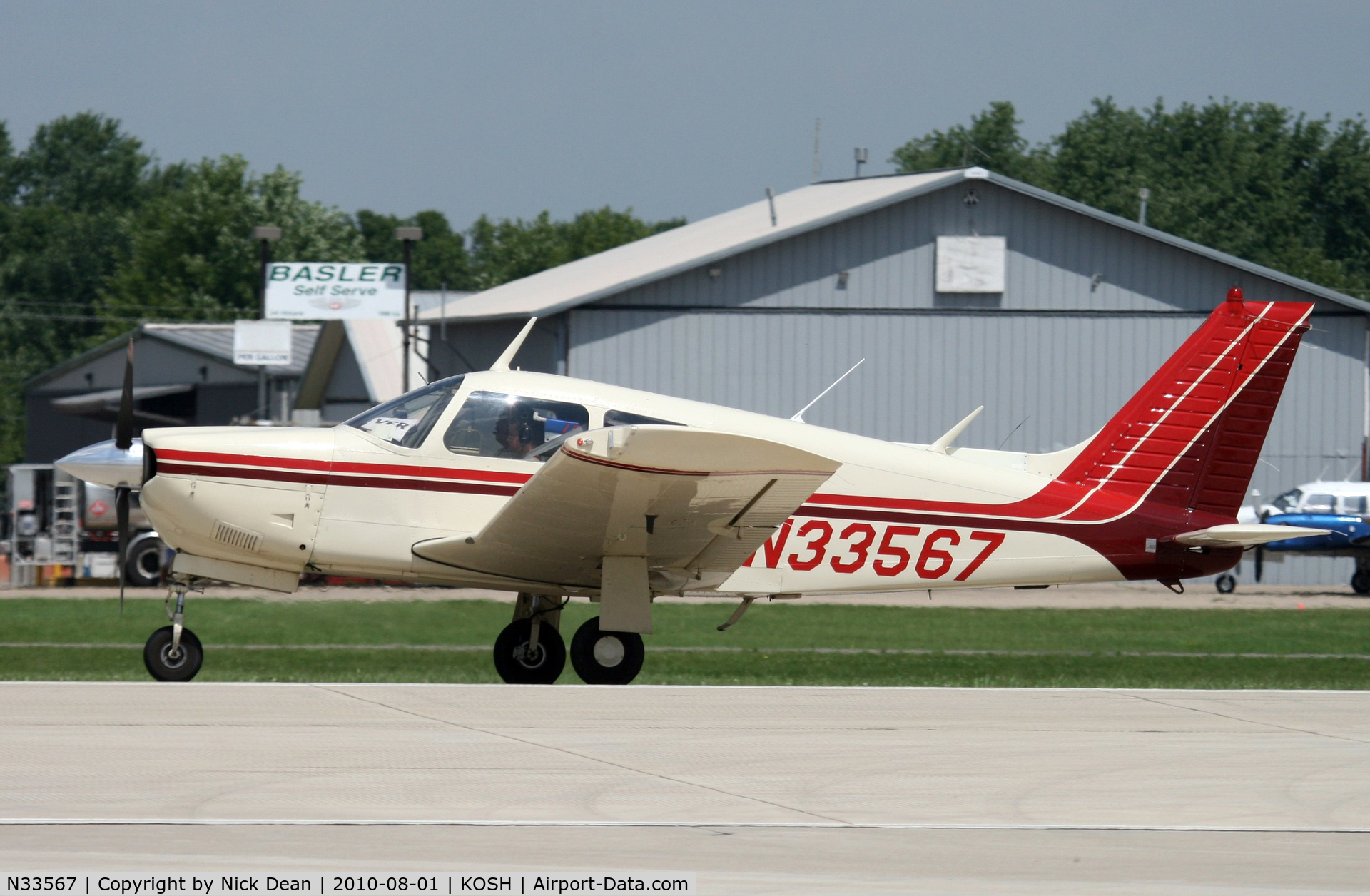 N33567, 1975 Piper PA-28R-200 C/N 28R-7535162, KOSH