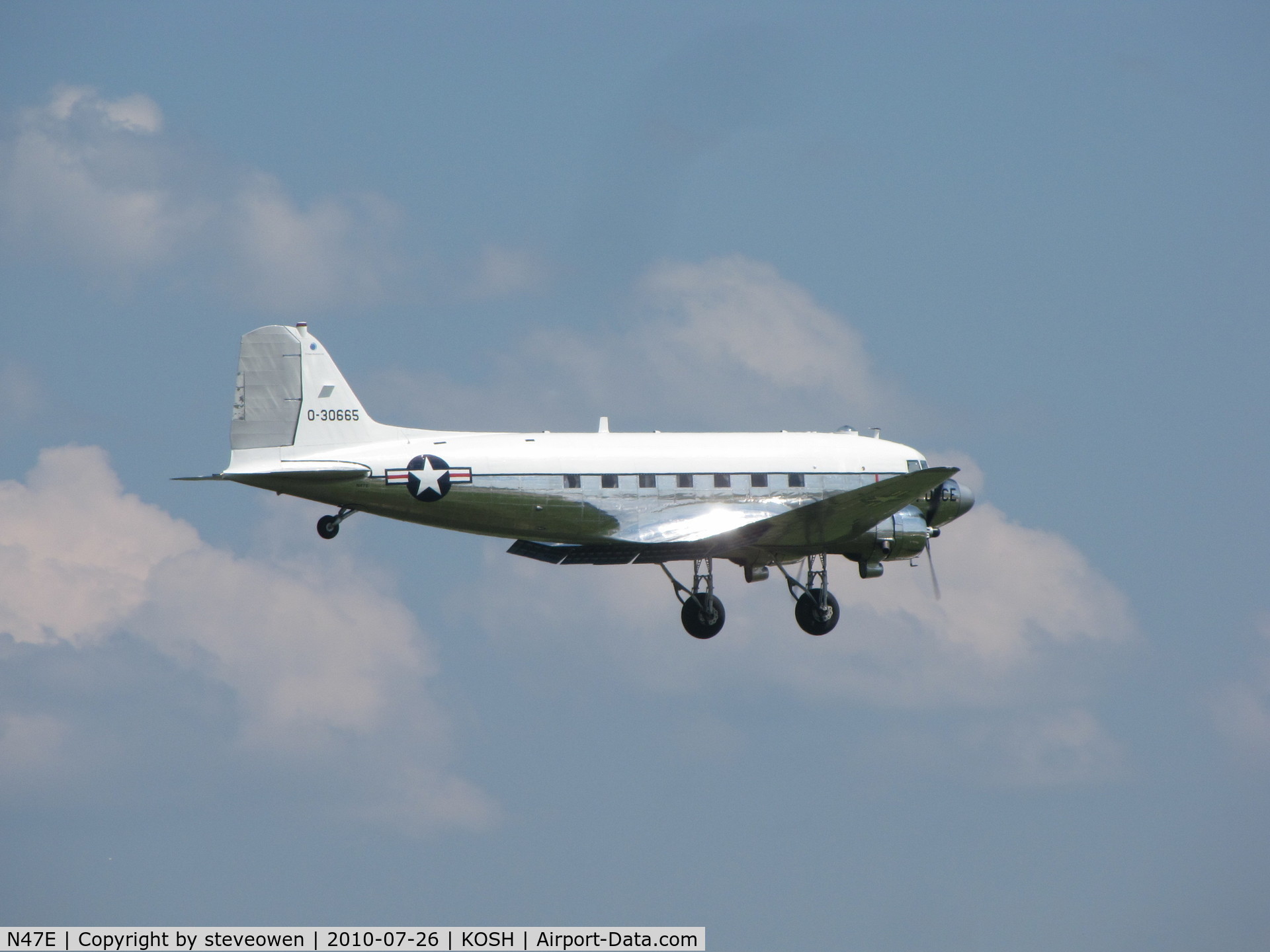 N47E, 1943 Douglas DC-3C (C-47A-60-DL) C/N 13816, Prt of Mass arv of over 20 DC-3's EAA Oshkosh2010