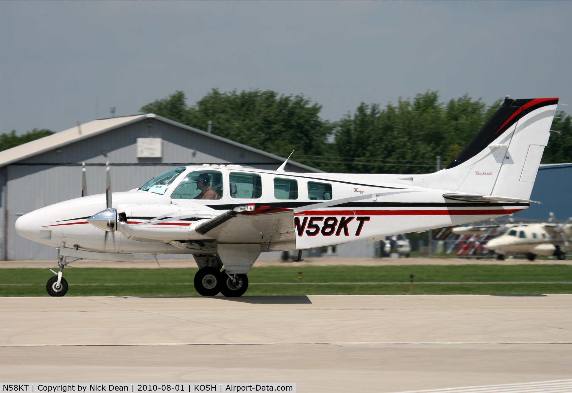 N58KT, 2000 Raytheon Aircraft Company 58 C/N TH-1955, KOSH