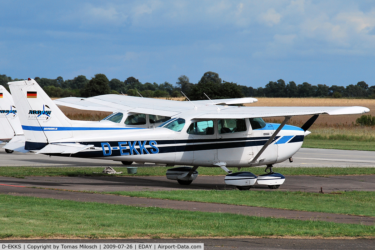 D-EKKS, Cessna 172N C/N 17272162, Airport Strausberg near Berlin