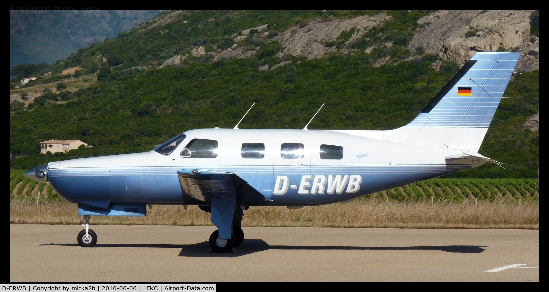 D-ERWB, 2001 Piper PA-46-350P Malibu Mirage Malibu Mirage C/N 4622125, Parked.