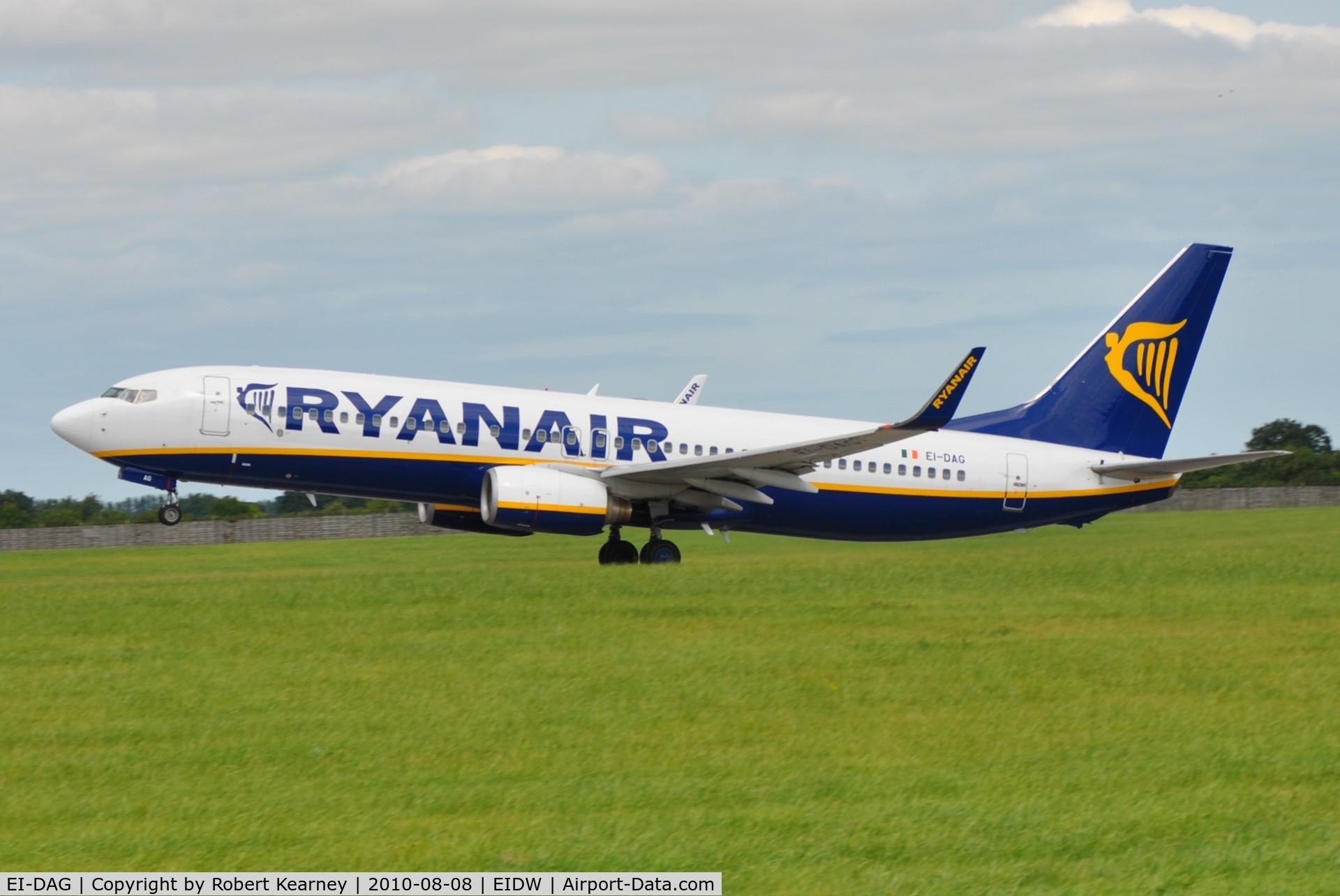 EI-DAG, 2002 Boeing 737-8AS C/N 29940, Ryanair rotating off r/w 28