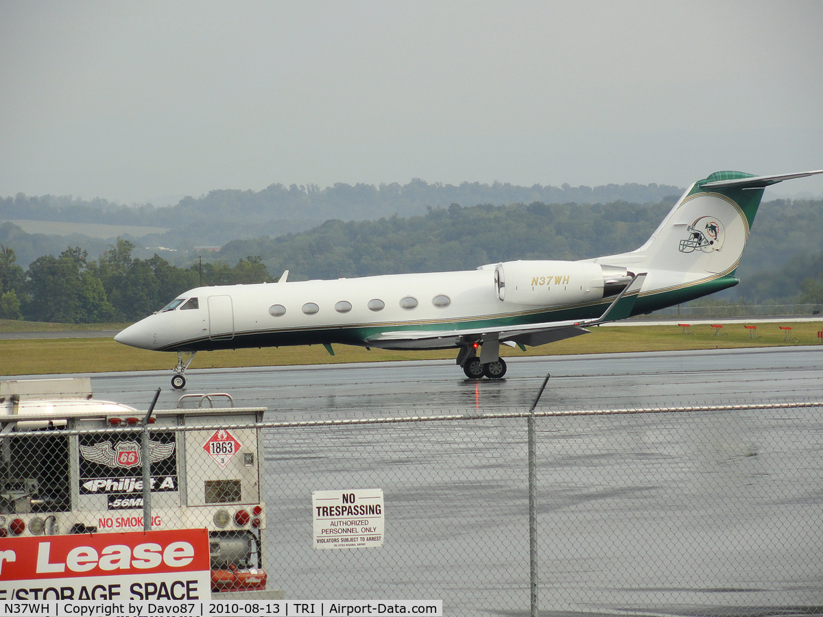 N37WH, 1994 Gulfstream Aerospace G-IV C/N 1243, Dolphins jet taxis out on its way home from Tri-Cities Airport.