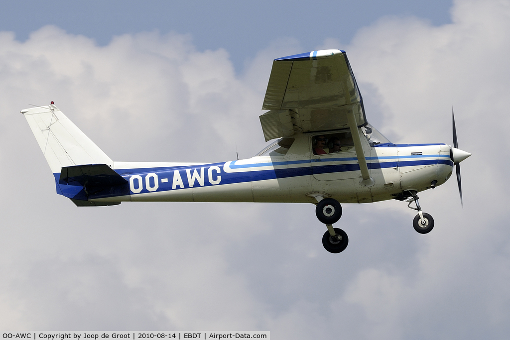 OO-AWC, Reims F152-II C/N 1614, oldtimer fly-in 2010