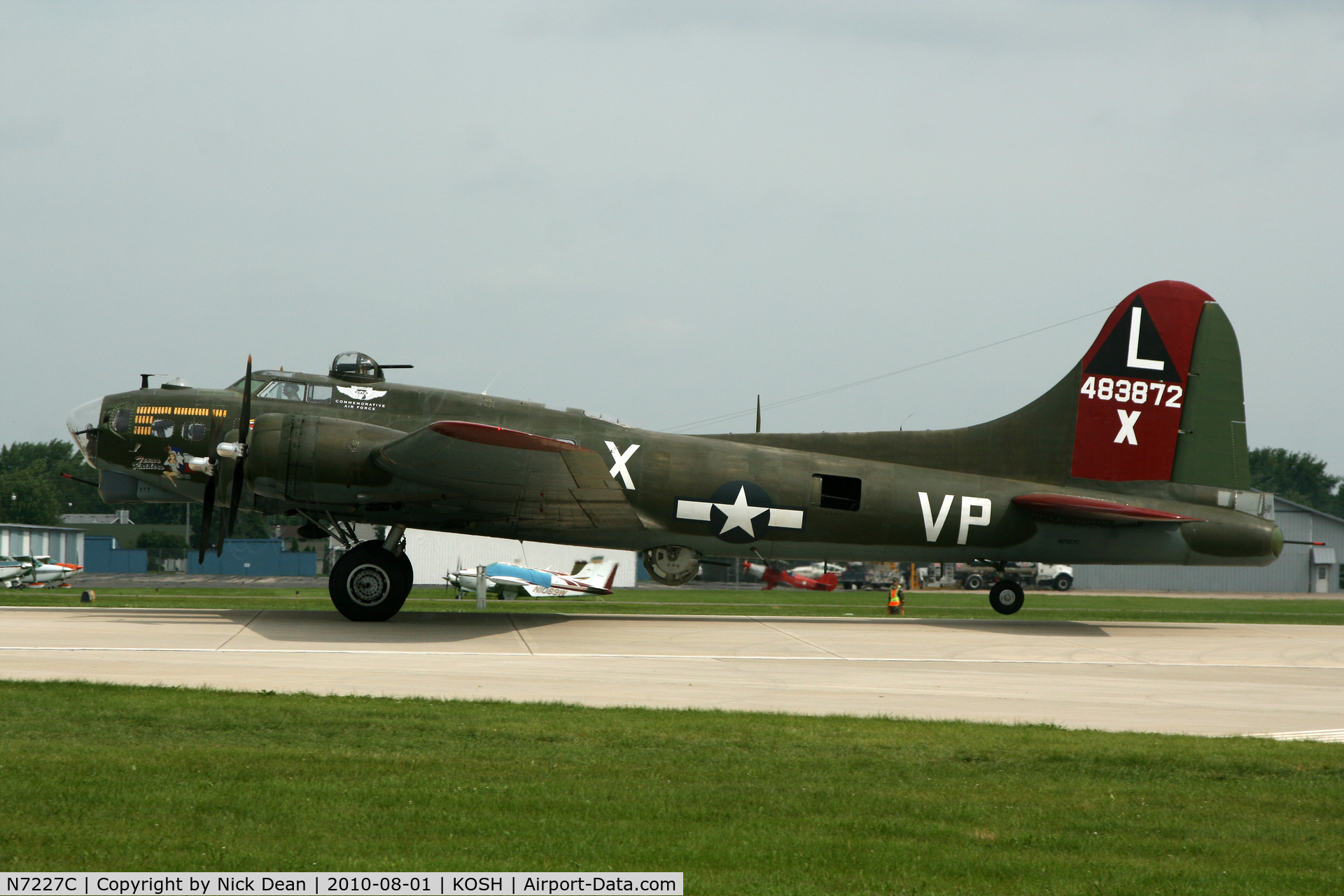 N7227C, 1944 Boeing B-17G Fortress C/N 32513, KOSH the C/N is 32513-DL the S/N is 44-83872