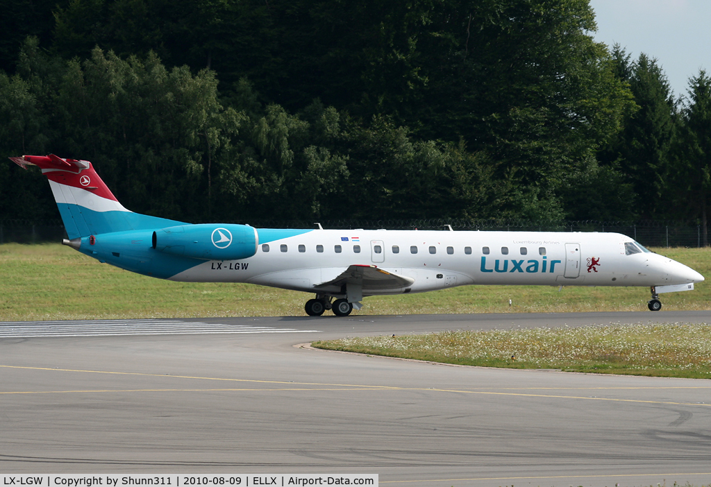 LX-LGW, 1999 Embraer EMB-145LU (ERJ-145LU) C/N 145135, Ready for take off rwy 24