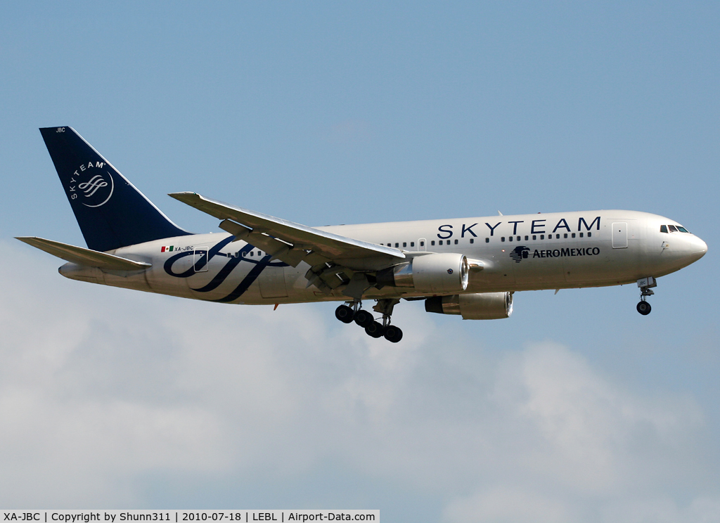 XA-JBC, 1990 Boeing 767-284/ER C/N 24762/307, Landing rwy 25R in special Skyteam c/s...