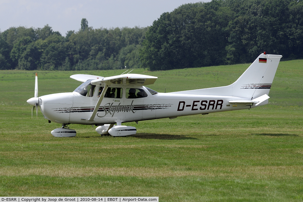 D-ESRR, 1997 Cessna 172R C/N 172-80212, This Cessna had its fixed prop replaced by a three bladed variable pitch prop.