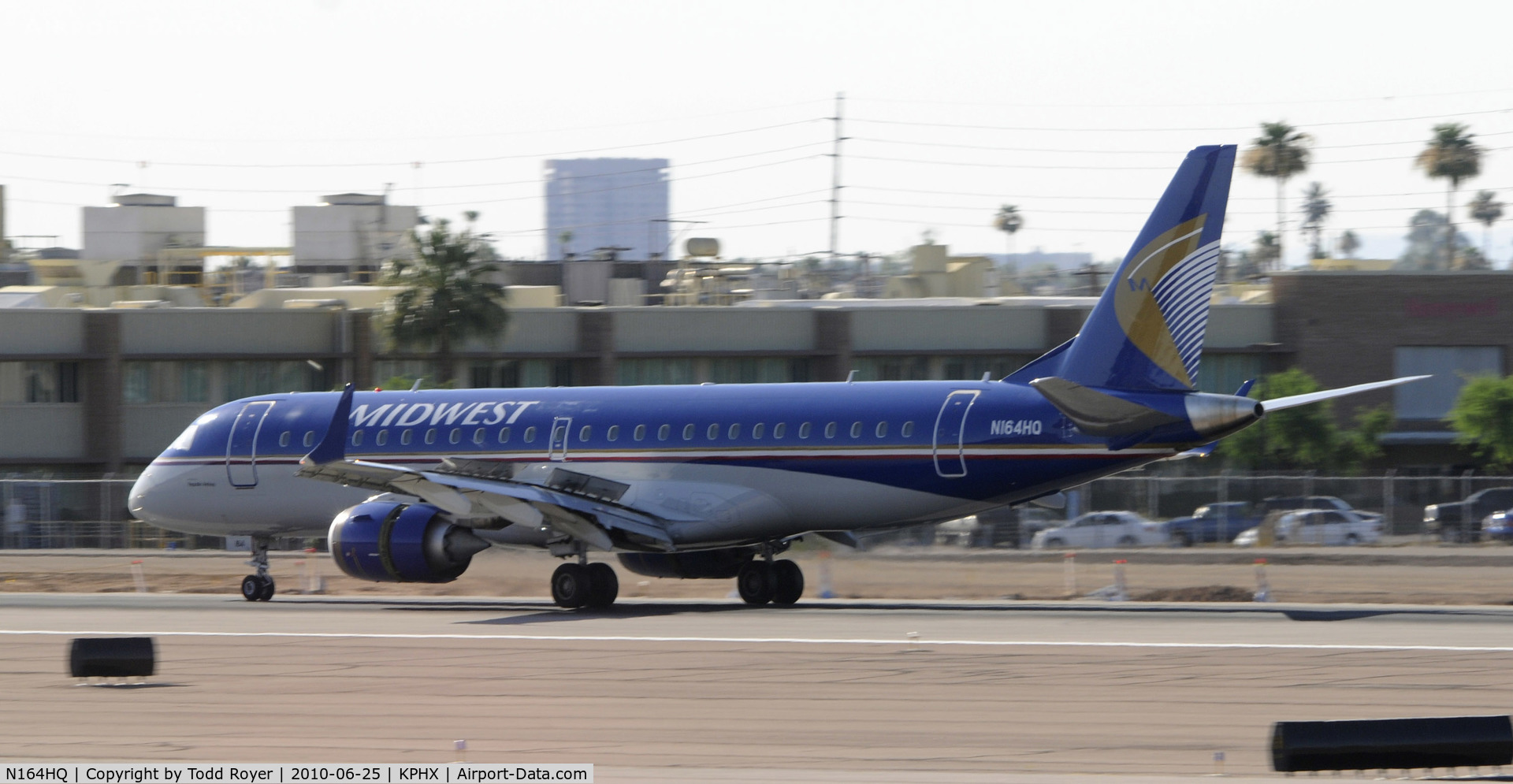 N164HQ, 2009 Embraer 190AR (ERJ-190-100IGW) C/N 19000275, Landing at PHX