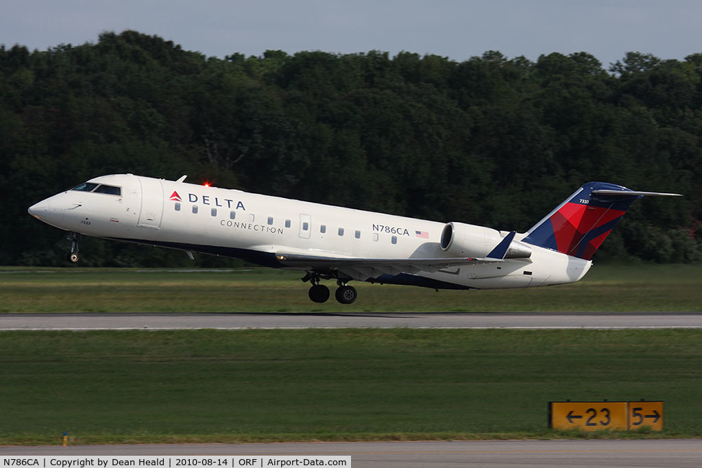 N786CA, 1999 Bombardier CRJ-100ER (CL-600-2B19) C/N 7333, Delta Connection (Comair) N786CA departing RWY 5.
