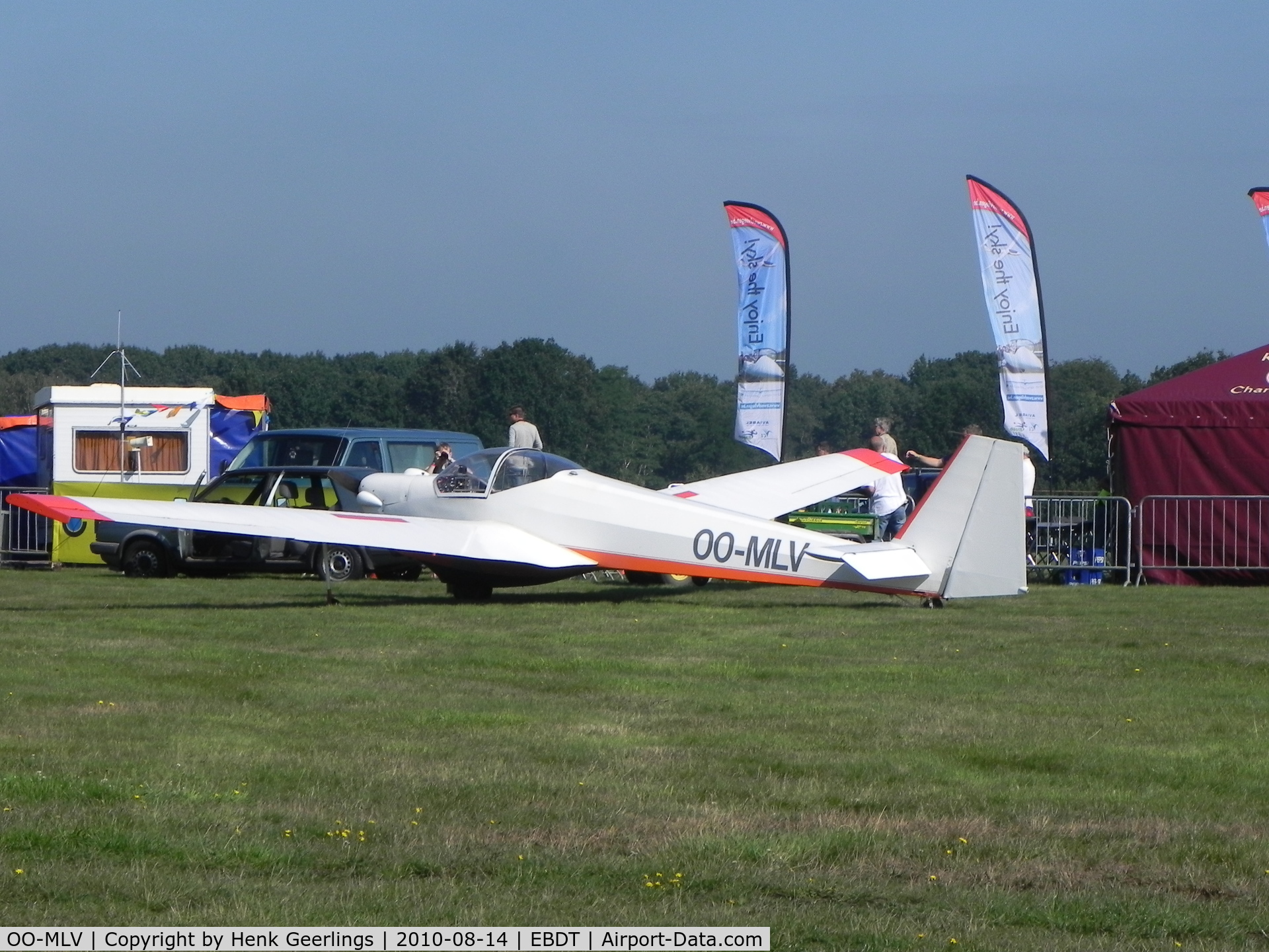 OO-MLV, Scheibe SF-25C Falke C/N 44281, 27th International Oldtimer Fly-In 14 Aug 2010

Schaffen - Diest Belgium - EBDT