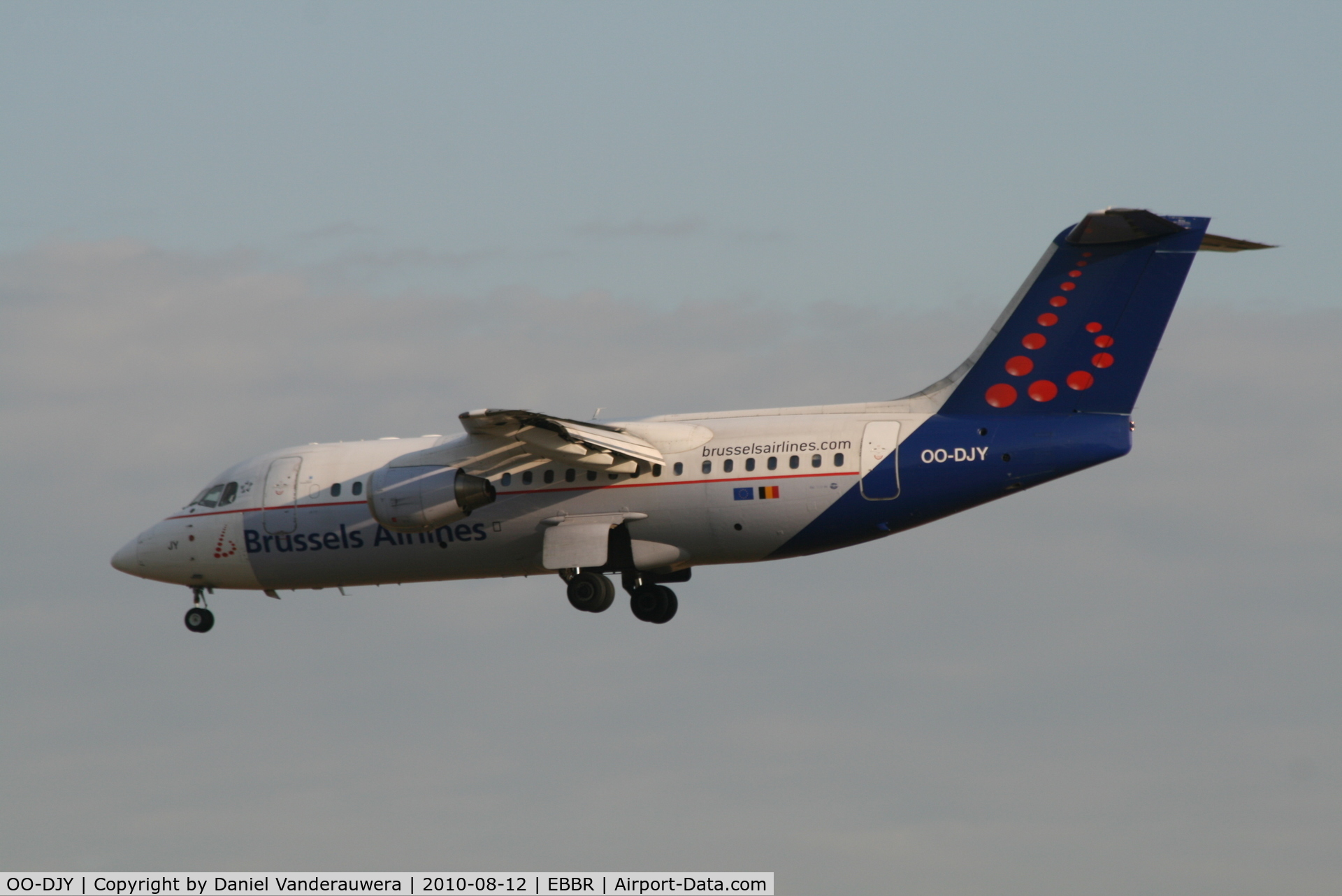 OO-DJY, 1997 British Aerospace Avro 146-RJ85 C/N E.2302, Arrival of flight SN2630 to RWY 25L  (new rear door ?)