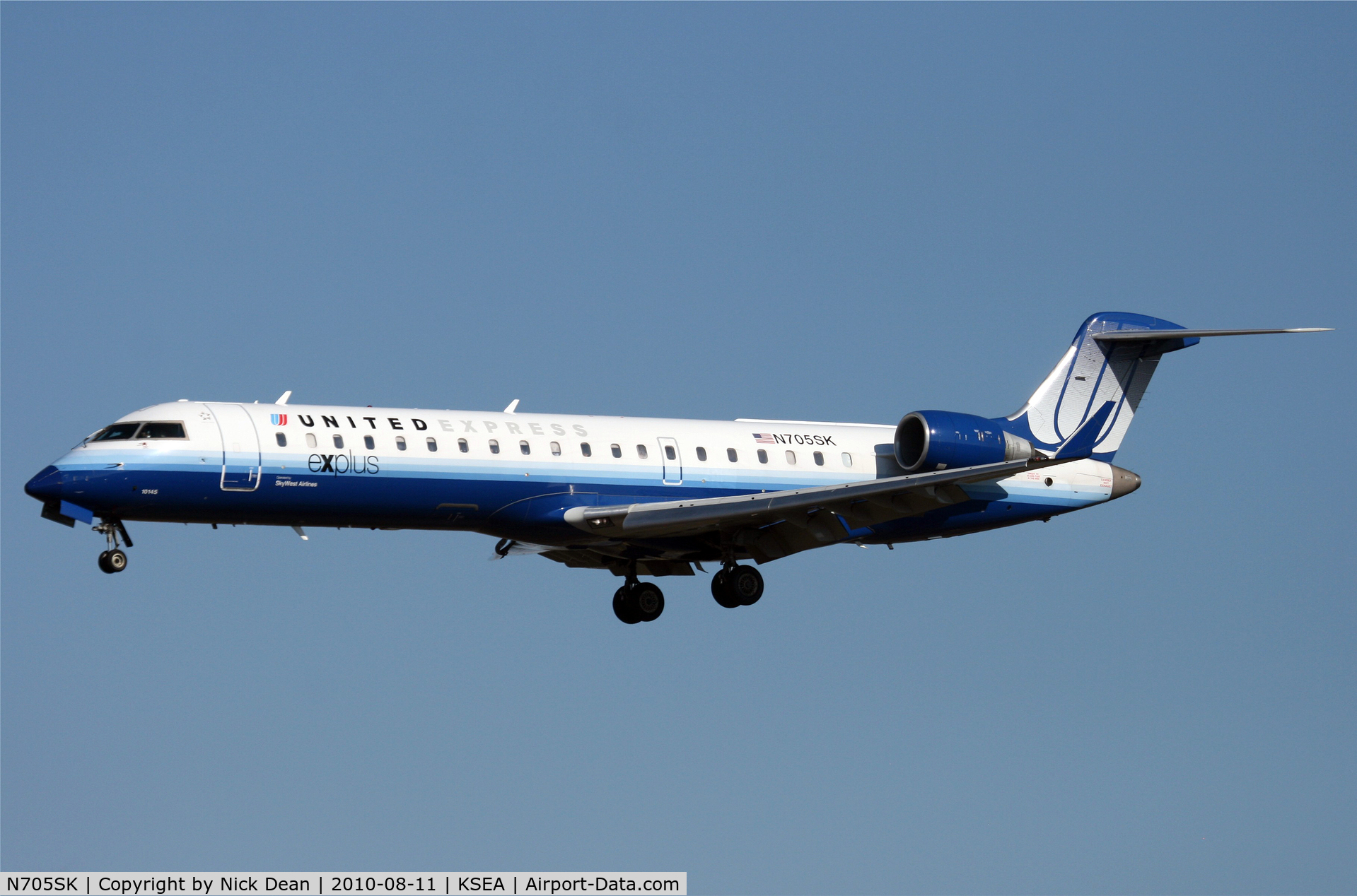 N705SK, 2004 Bombardier CRJ-701 (CL-600-2C10) Regional Jet C/N 10145, KSEA