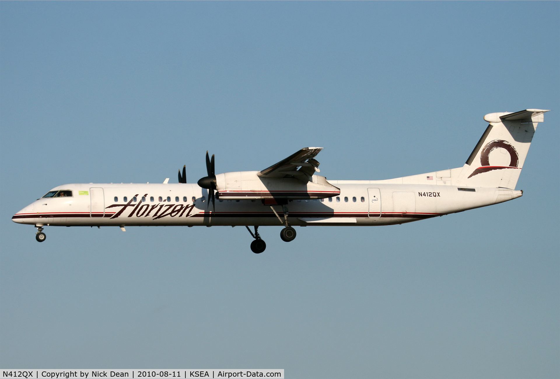 N412QX, 2002 Bombardier DHC-8-402 Dash 8 C/N 4059, KSEA