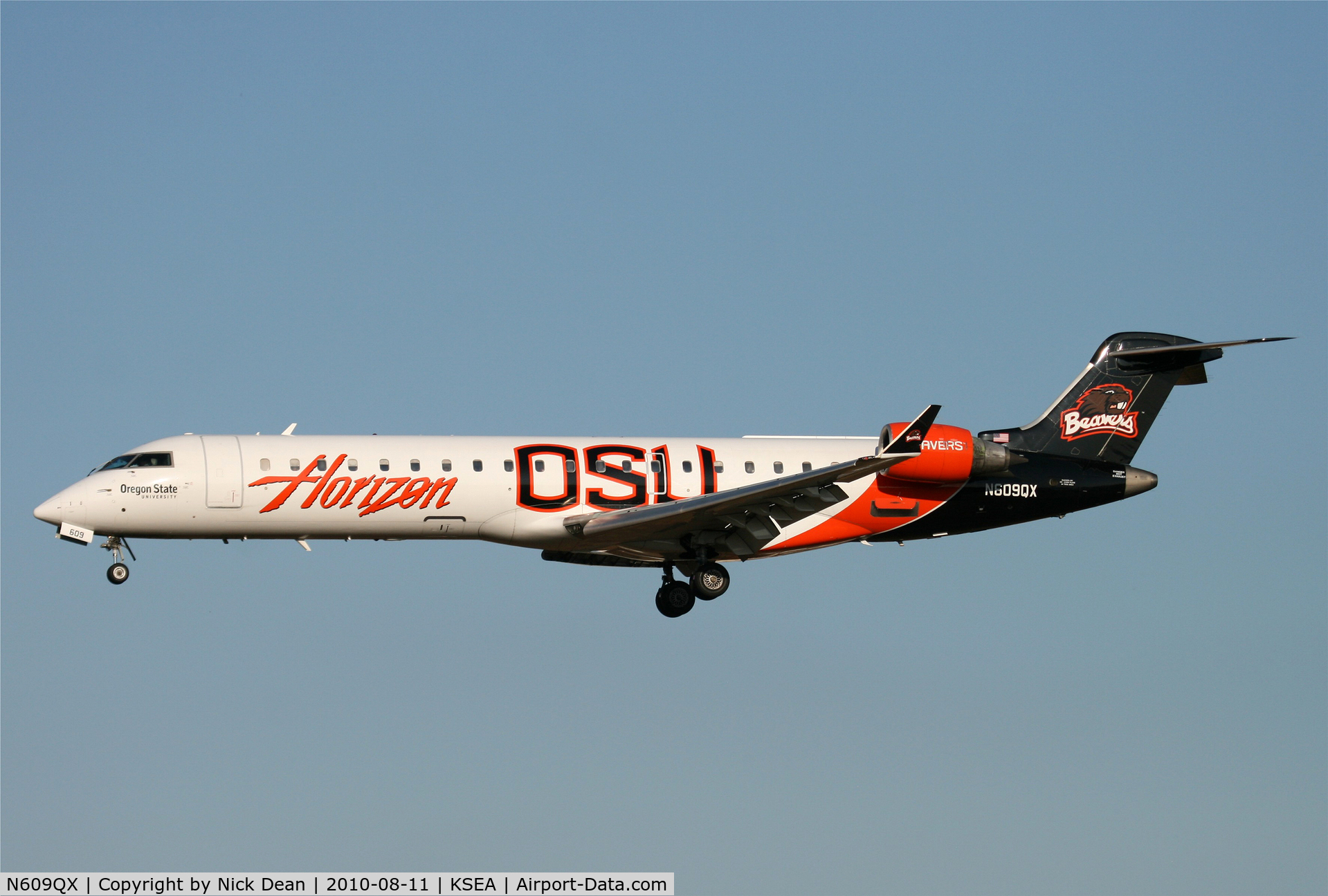 N609QX, 2001 Bombardier CRJ-701 (CL-600-2C10) Regional Jet C/N 10031, KSEA