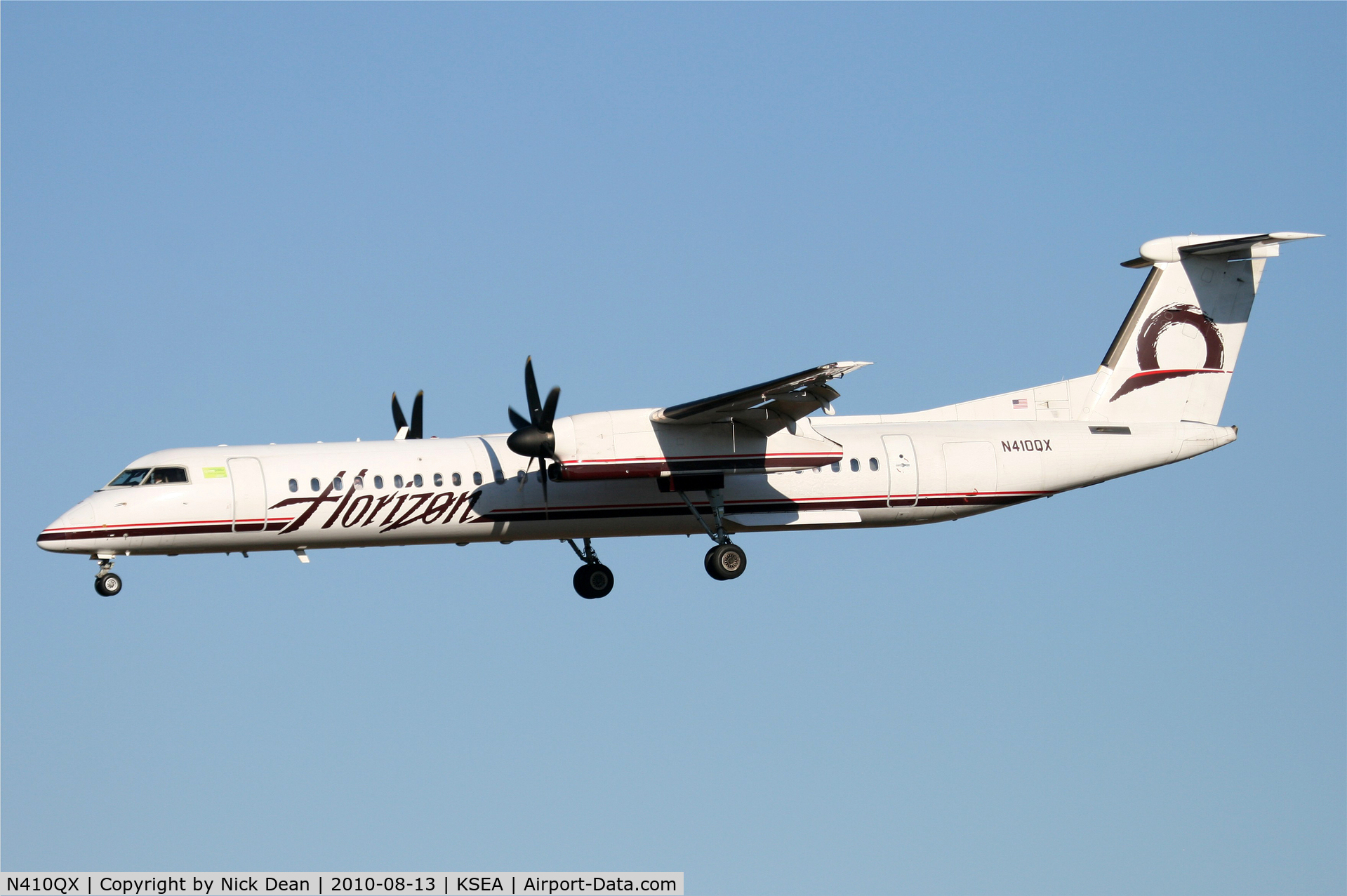 N410QX, 2001 Bombardier DHC-8-402 Dash 8 C/N 4053, KSEA