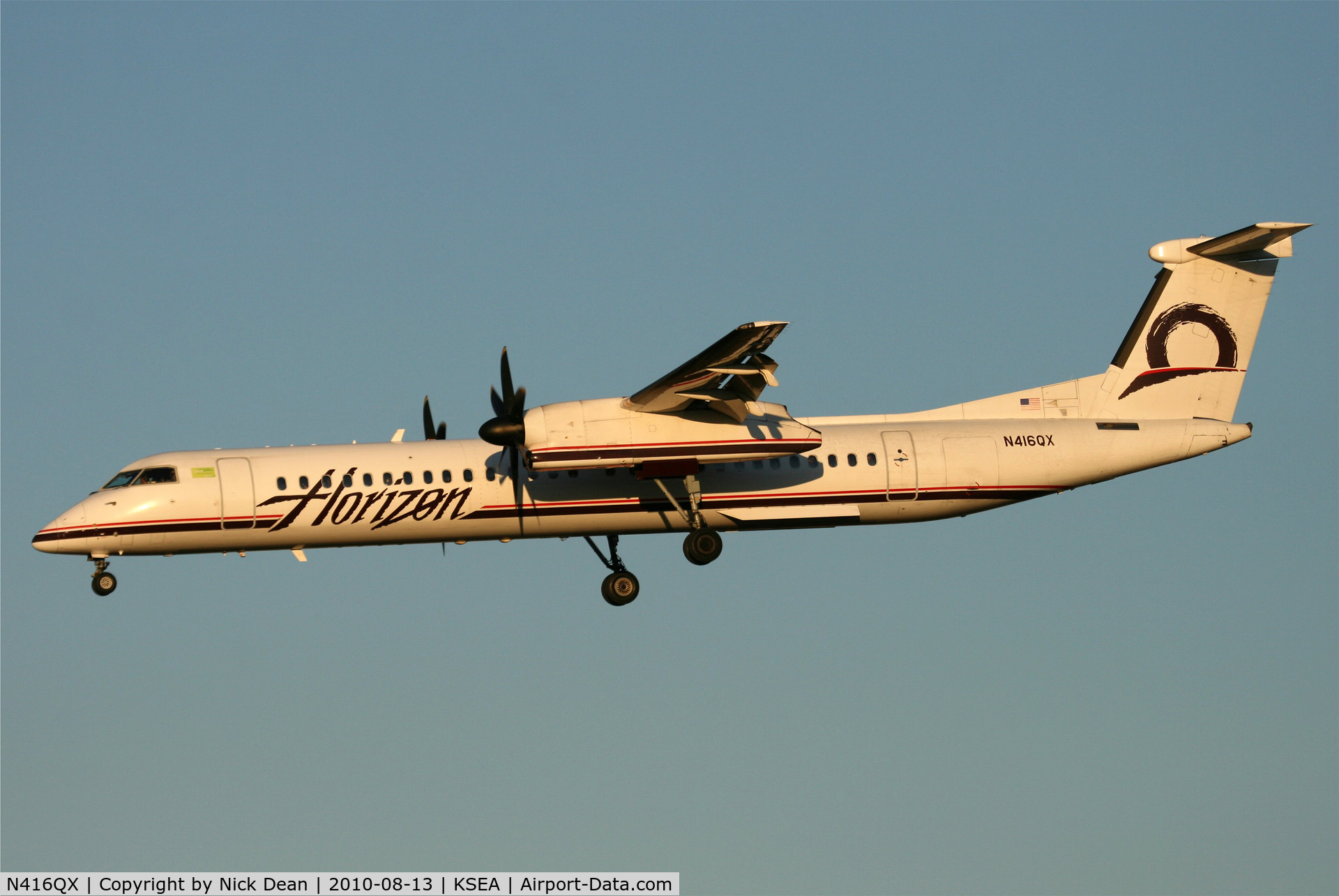 N416QX, 2001 Bombardier DHC-8-402 Dash 8 C/N 4083, KSEA