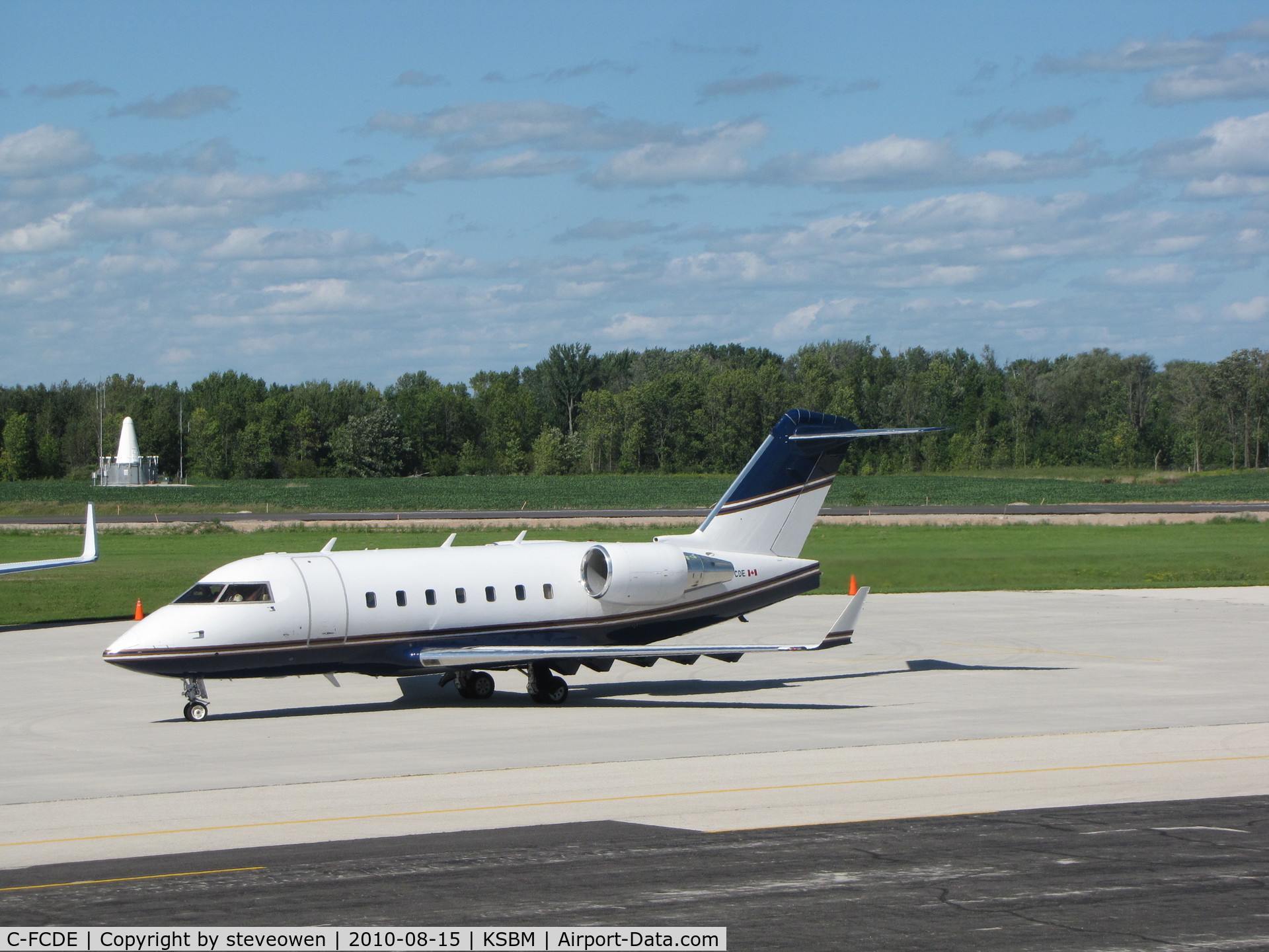 C-FCDE, 1998 Bombardier Challenger 604 (CL-600-2B16) C/N 5392, Canadian Challenger taxing out @ KSBM during the PGA Tour