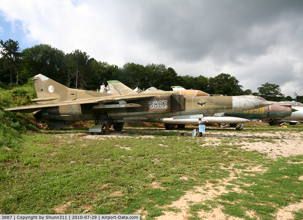 3887, Mikoyan-Gurevich MiG-23MF C/N 0390213887, S/n 0390213887 - Czech Air Force MiG-23MF preserved inside Savigny-les-Beaune Museum...