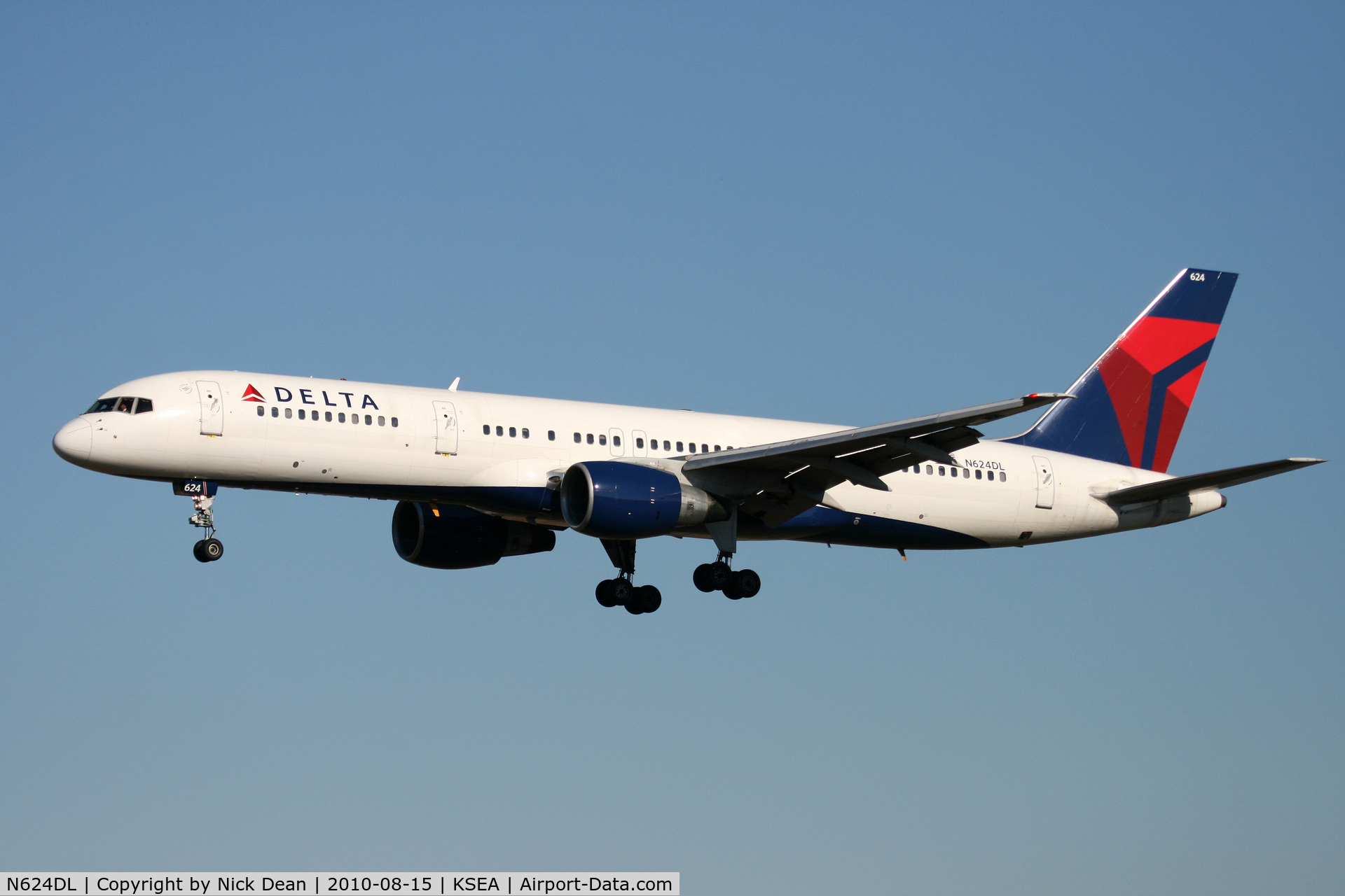 N624DL, 1987 Boeing 757-232 C/N 22914, KSEA