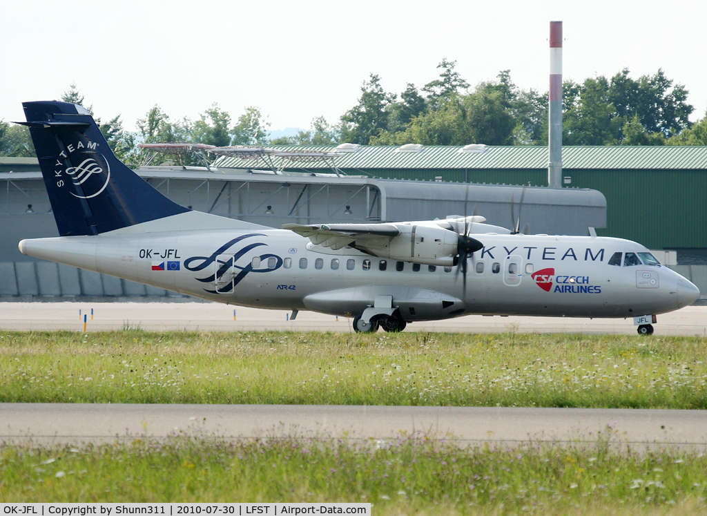 OK-JFL, 2004 ATR 42-500 C/N 629, Landing rwy 23 in full Skyteam c/s...