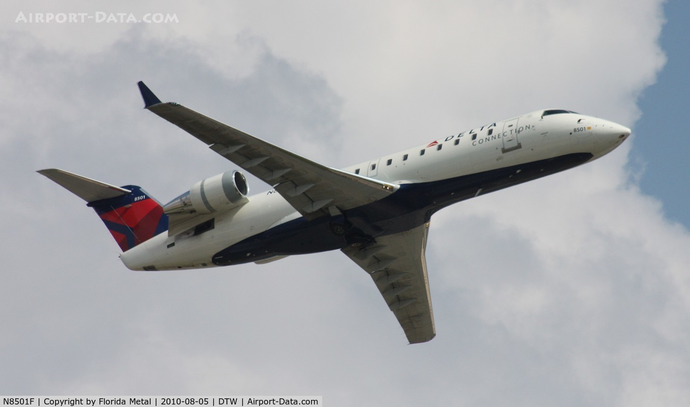 N8501F, 2001 Bombardier CRJ-200LR (CL-600-2B19) C/N 7501, Pinnacle CRJ-200