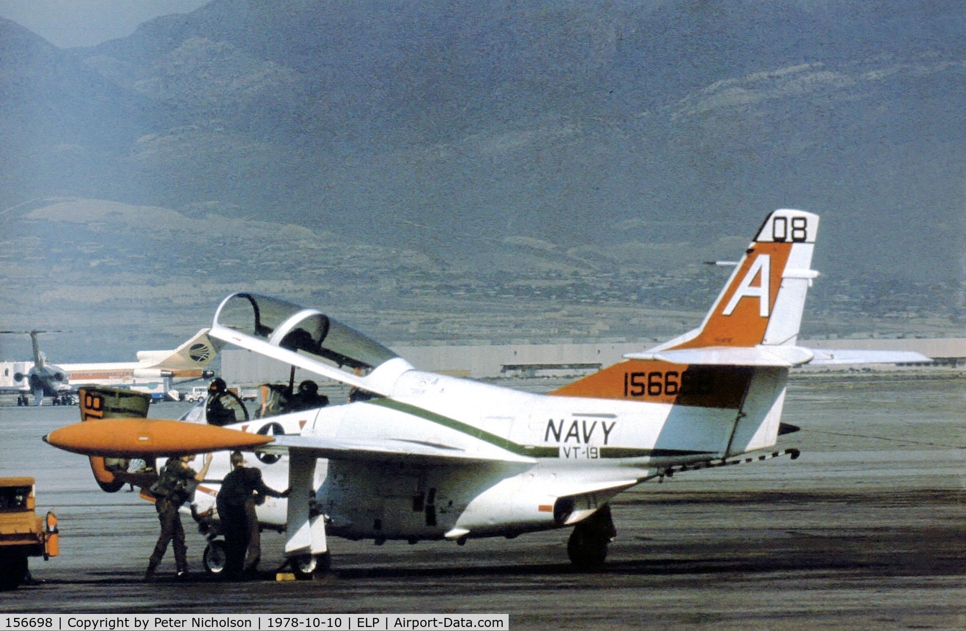 156698, North American T-2C Buckeye C/N 318-13, T-2C Buckeye of Training Squadron VT-19 on transit through El Paso in October 1978.