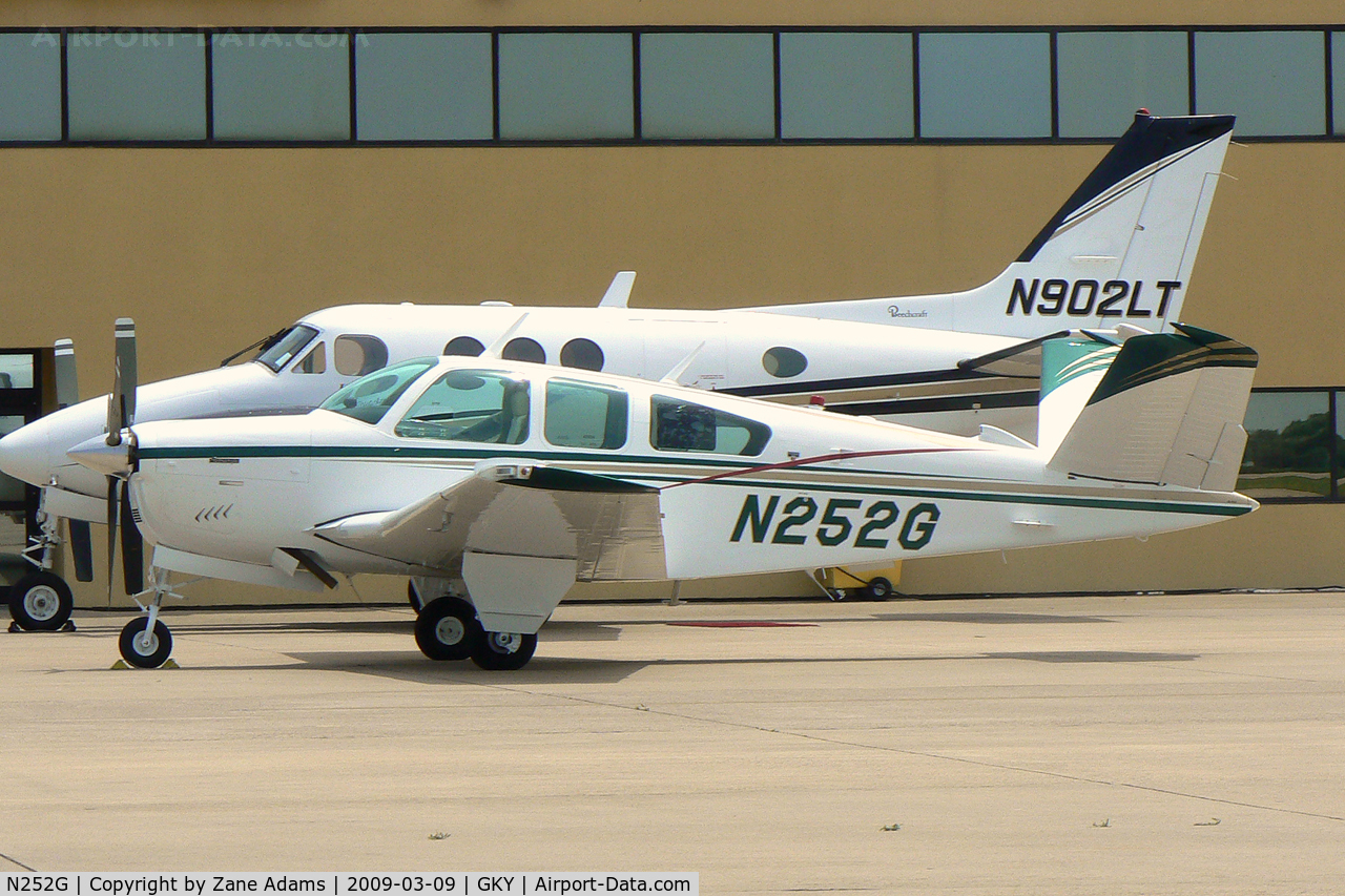 N252G, 1979 Beech V35B Bonanza C/N D-10266, At Arlington Municipal