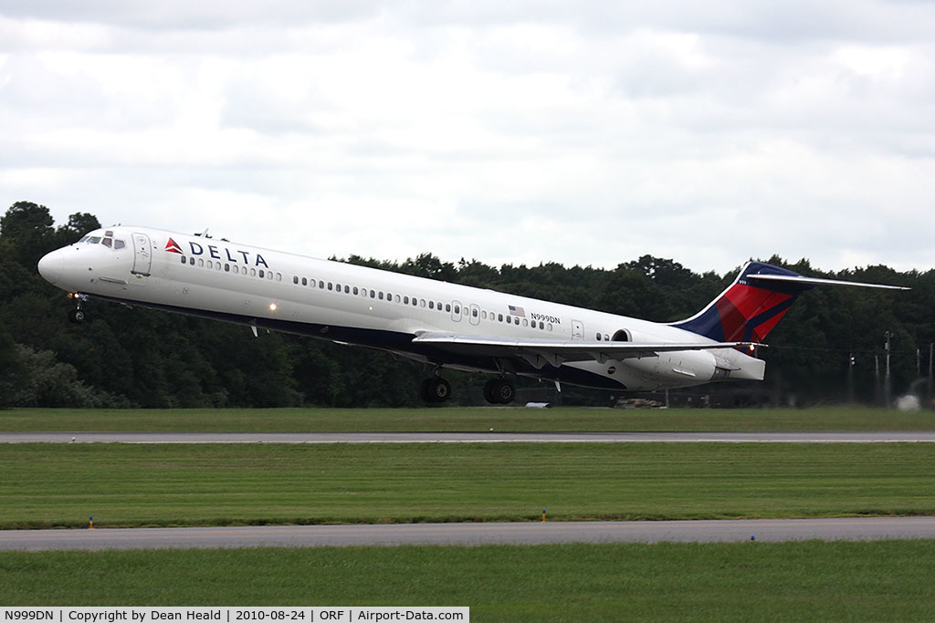 N999DN, 1992 McDonnell Douglas MD-88 C/N 53371, Delta Air Lines N999DN (FLT DAL116) departing RWY 5 en route to Hartsfield-Jackson Atlanta Int'l (KATL).  Teri is on board.