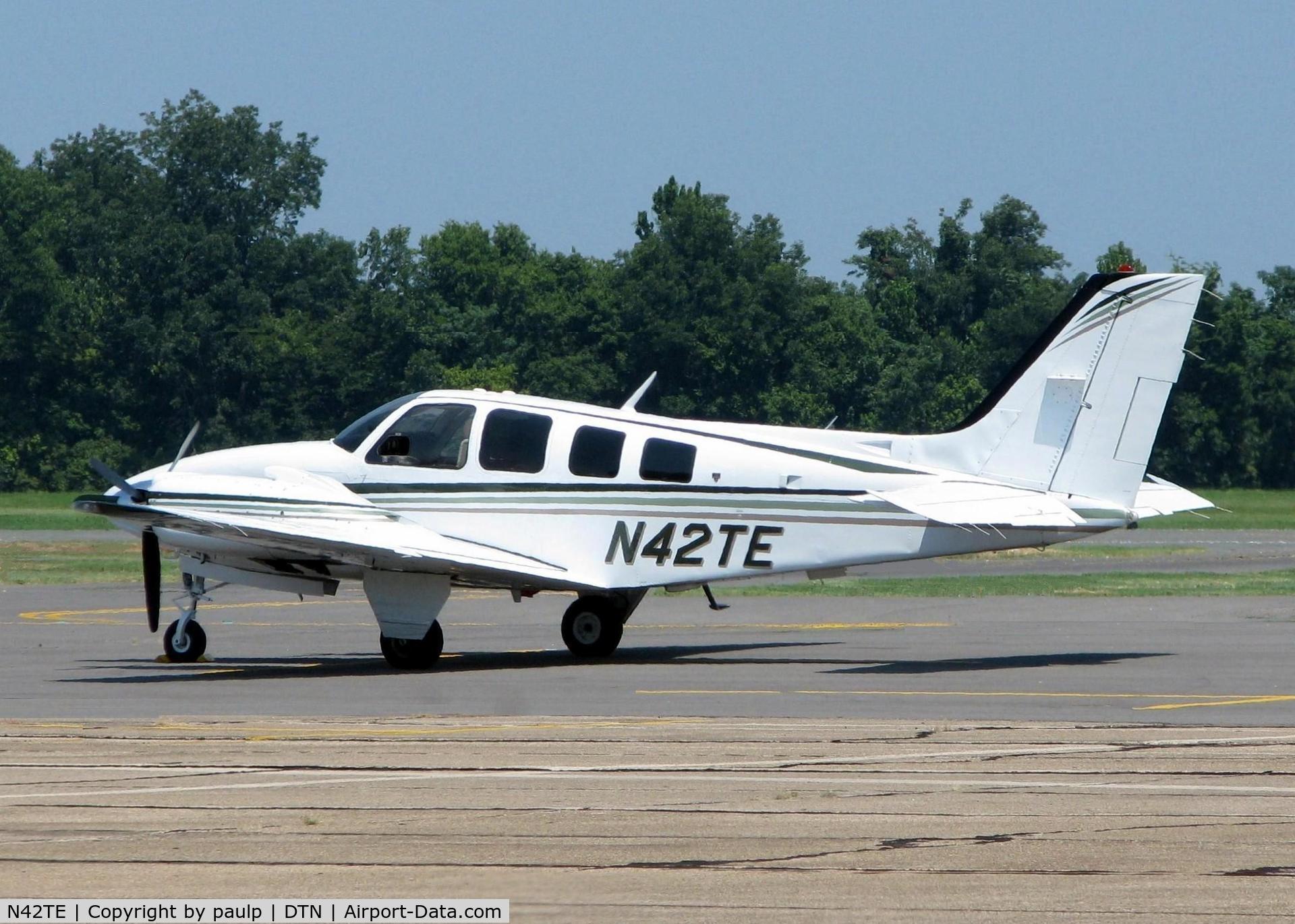 N42TE, 1981 Beech 58 Baron C/N TH-1311, At Downtown Shreveport.