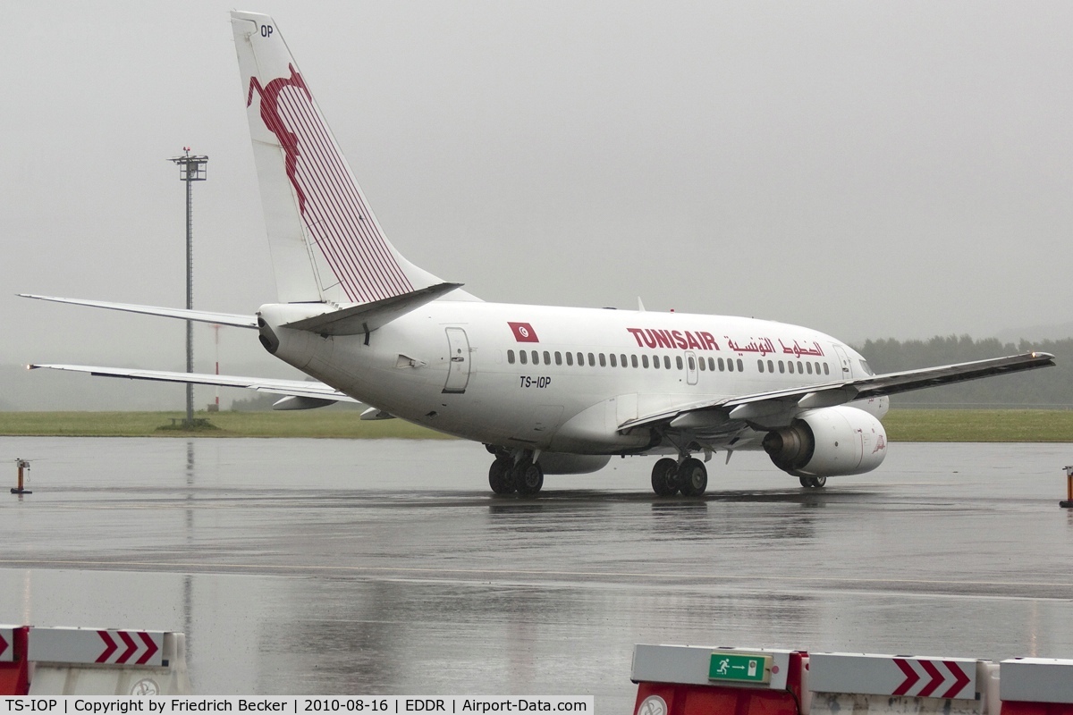 TS-IOP, 2000 Boeing 737-6H3 C/N 29500, departure to Djerba in pouring rain