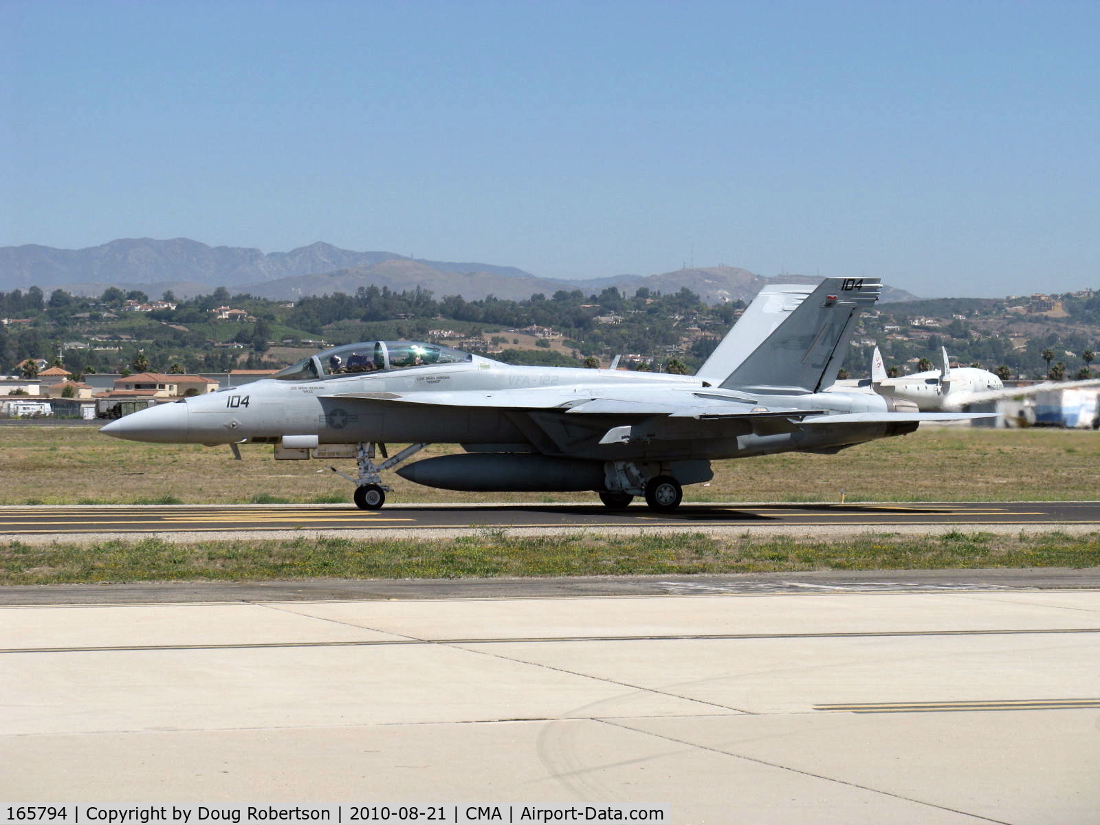 165794, Boeing F/A-18F Super Hornet C/N 1521/F020, Boeing F/A-18F SUPER HORNET, two General Electric F414-GE-400 Turbofans, 14,000 lbf each, 22,000 lbf each with afterburners, taxi to Rwy 26