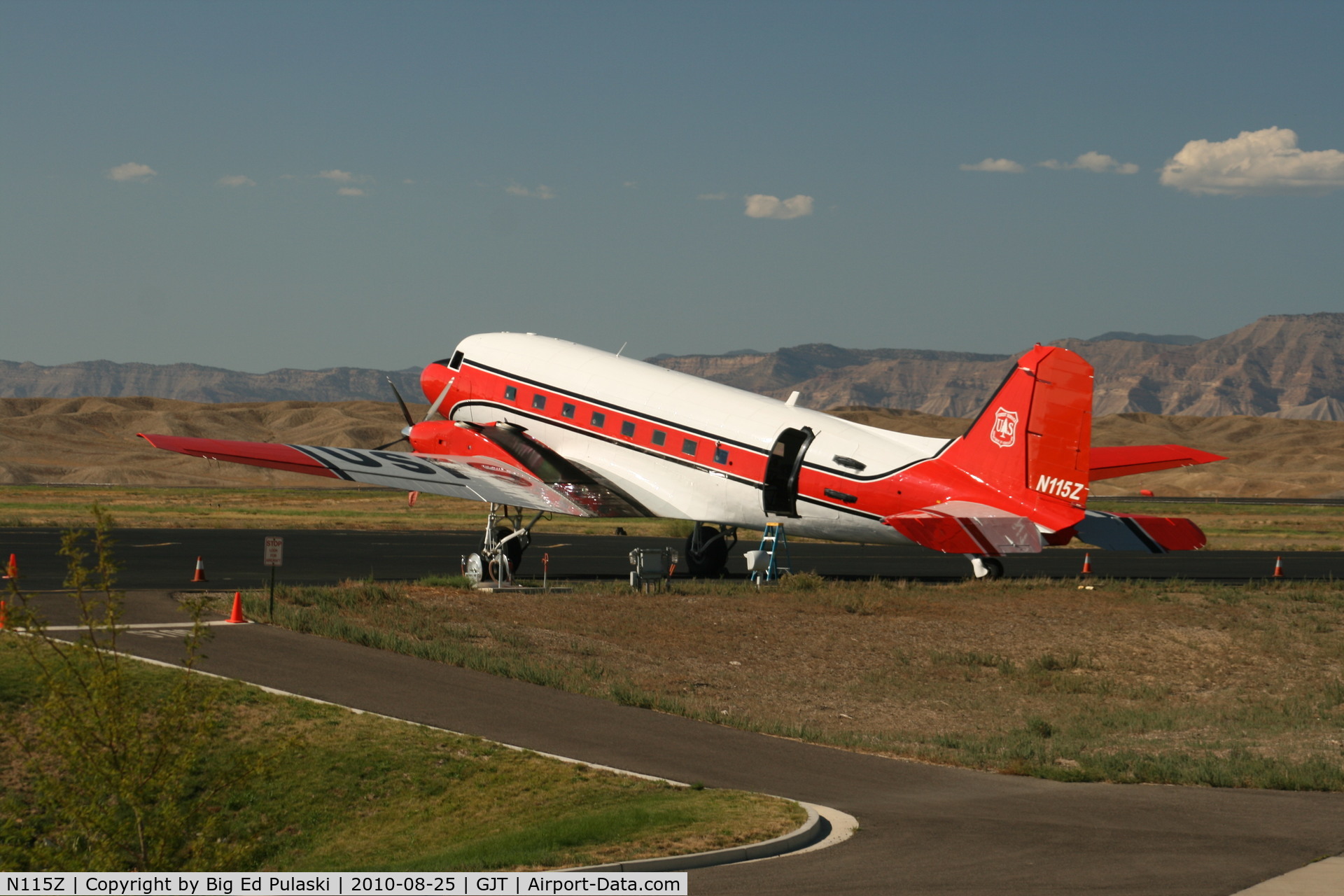 N115Z, 1944 Douglas DC-3C C/N 33567, AFD Jump Ship