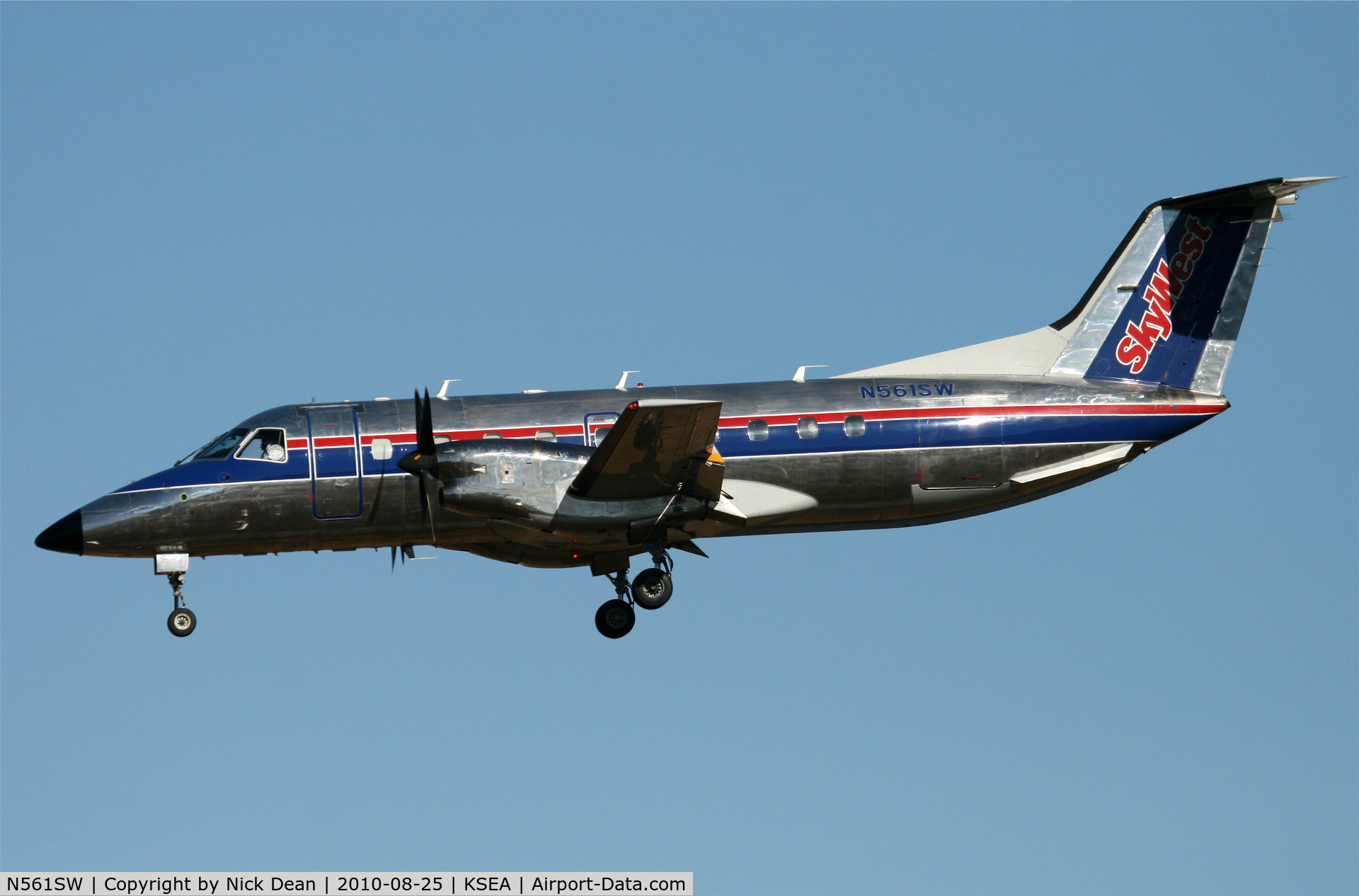 N561SW, 1998 Embraer EMB-120 Brasilia C/N 120335, KSEA