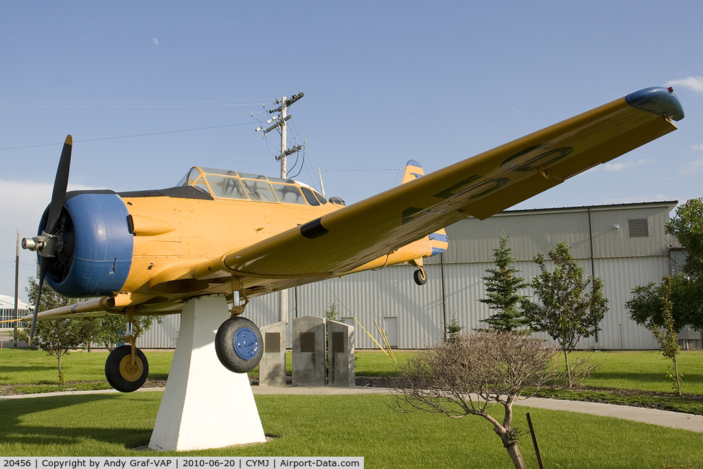 20456, Canadian Car & Foundry T-6 Harvard Mk.4 C/N CCF4-247, Canada - Air Force