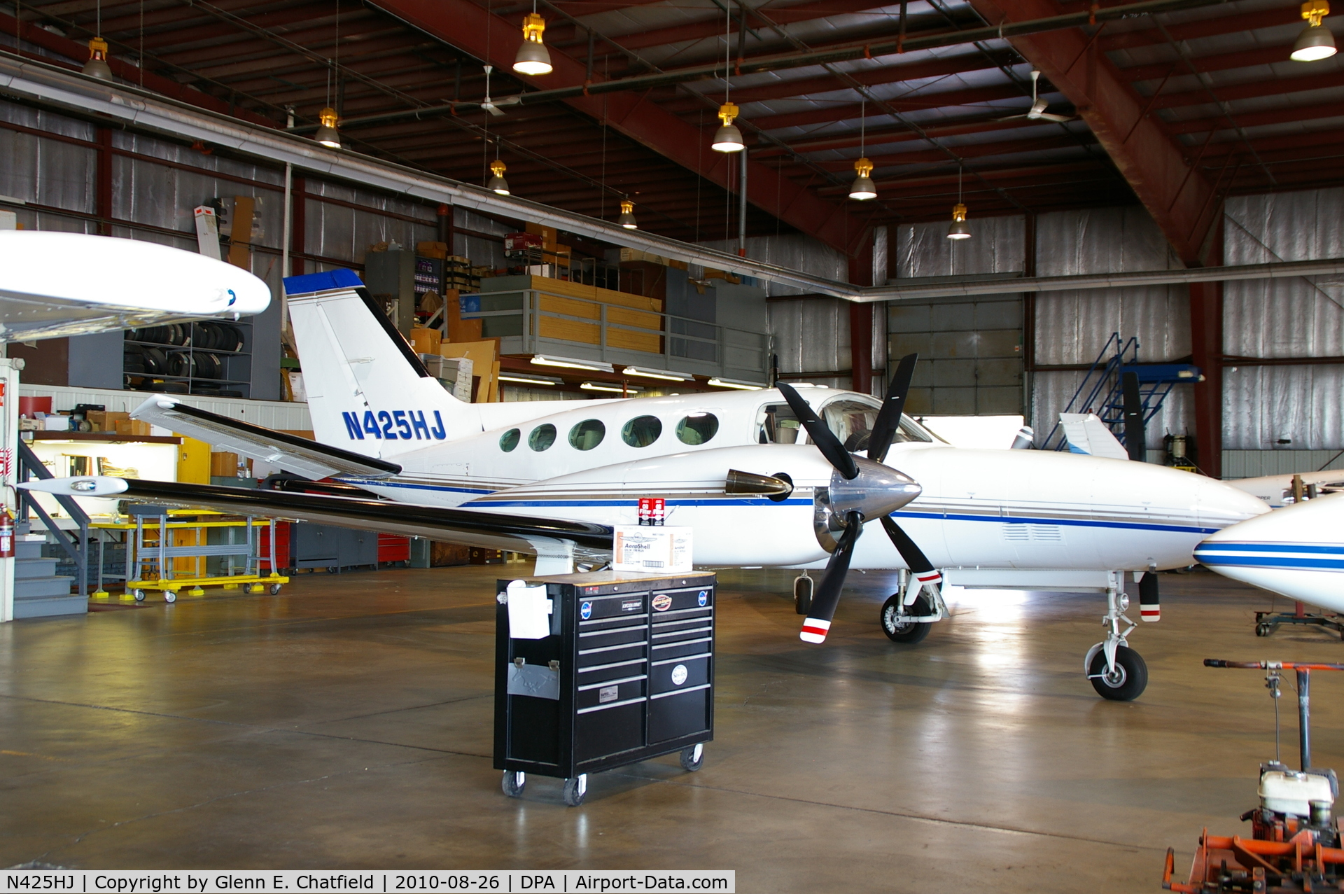N425HJ, 1984 Cessna 425 Conquest I C/N 425-0169, Parked in the hangar