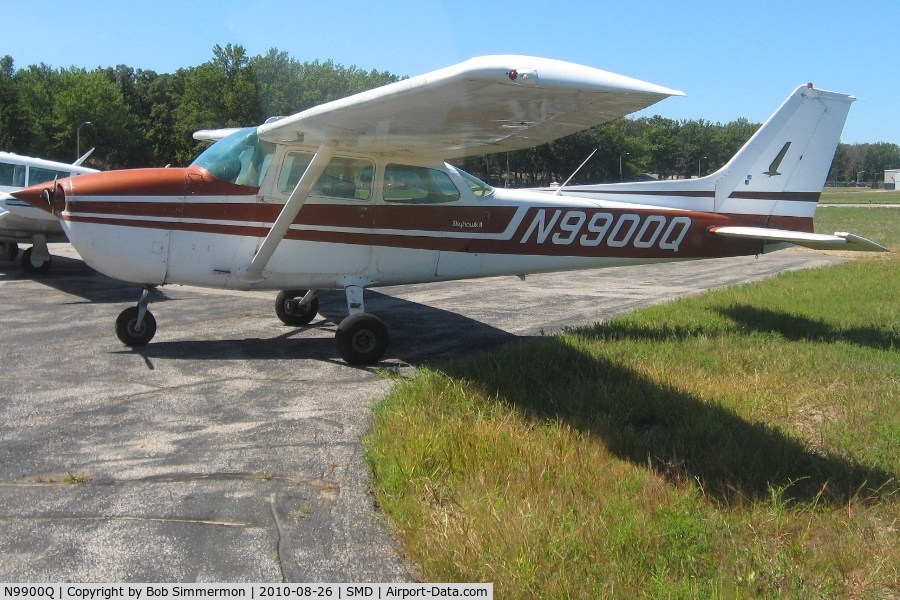 N9900Q, 1975 Cessna 172M C/N 17265844, On the ramp at Smith Field - Fort Wayne, IN.