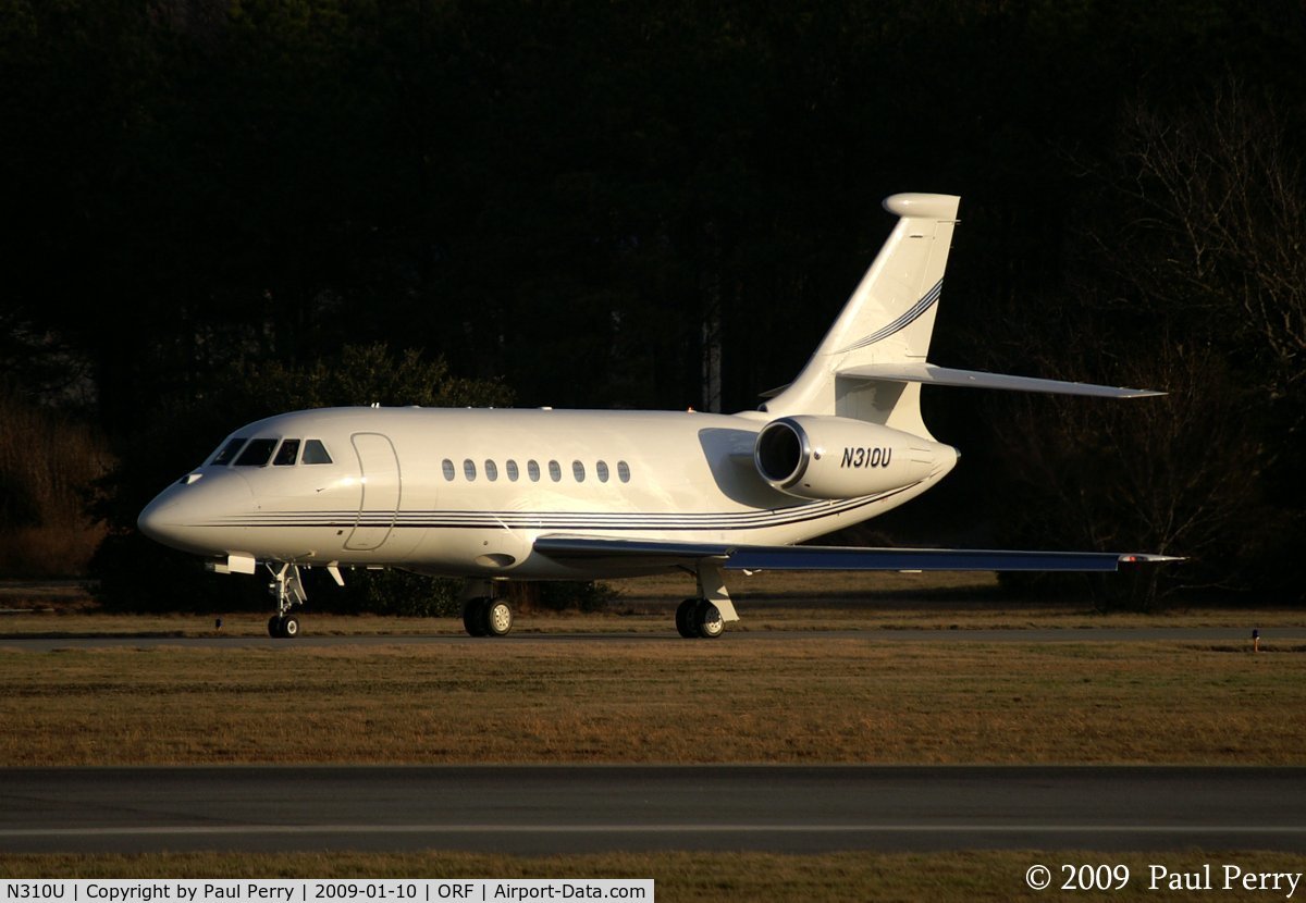 N310U, 2006 Dassault FALCON 2000EX C/N 100, Again, a Falcon awaits her turn