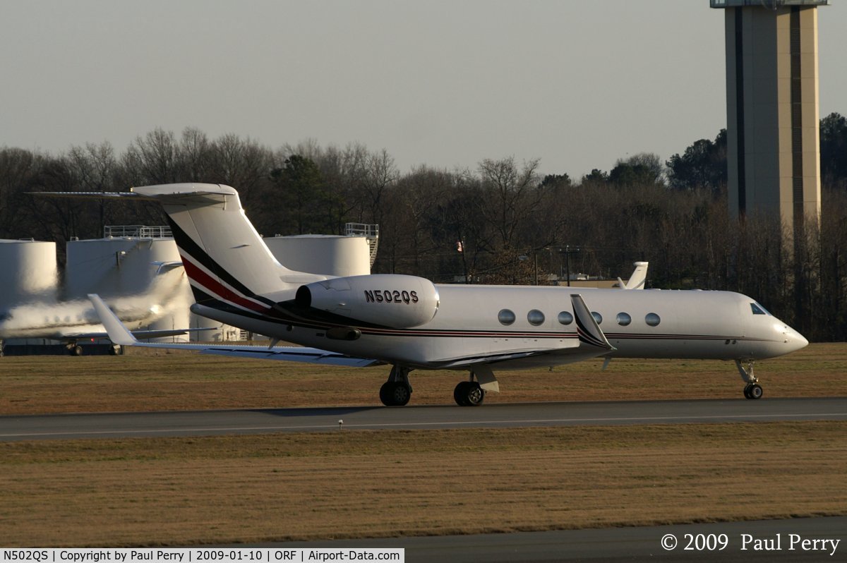 N502QS, 2000 Gulfstream Aerospace G-V C/N 601, Biggish, but sleek
