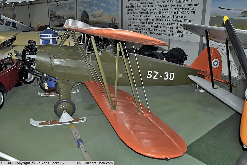 SZ-30, Focke-Wulf Fw-44J Stieglitz C/N 2933, Fw-44J