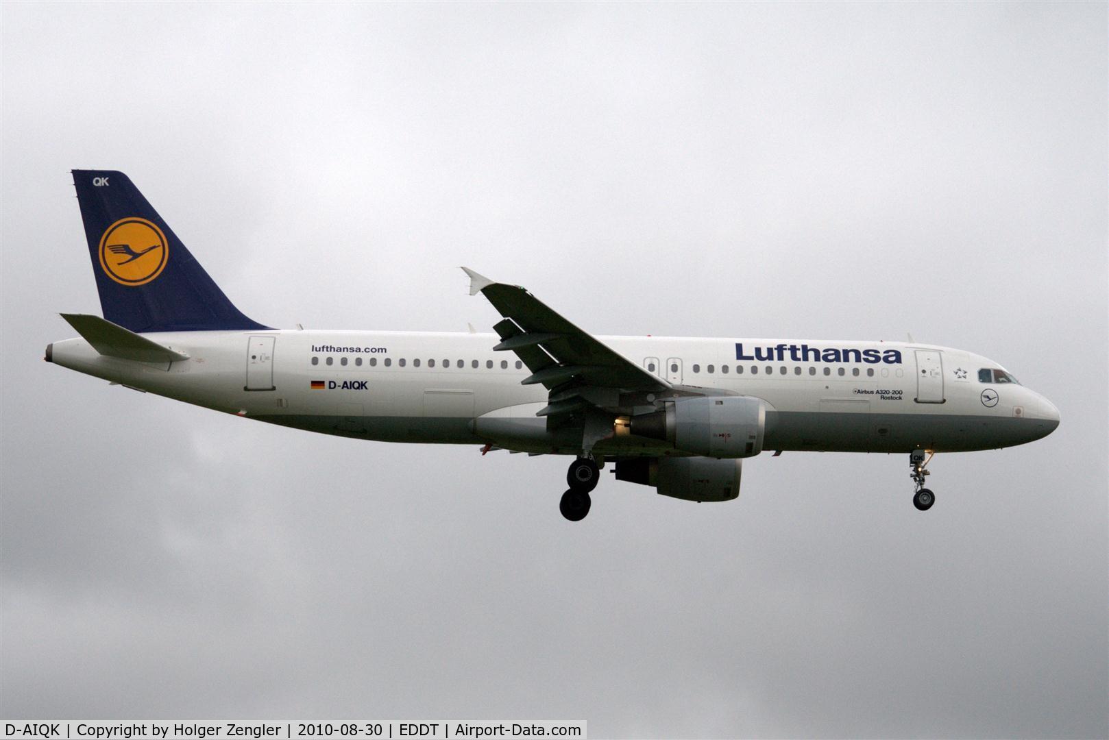D-AIQK, 1991 Airbus A320-211 C/N 0218, LH 216 from Munich is coming down on runway 26R