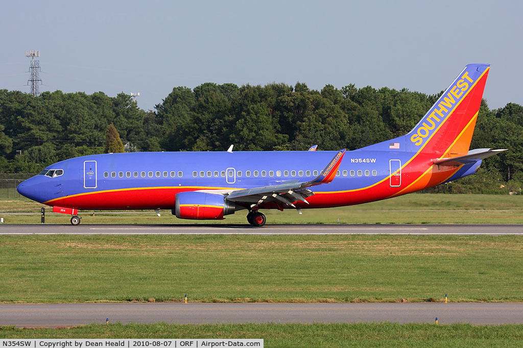 N354SW, 1991 Boeing 737-3H4 C/N 25219, Southwest Airlines N354SW (FLT SWA2563) rolling out on RWY 5 after arrival from Baltimore/Washington Int'l (KBWI).