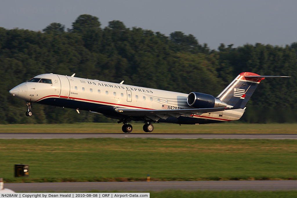 N428AW, 2002 Bombardier CRJ-200LR (CL-600-2B19) C/N 7695, US Airways Express (Air Wisconsin) N428AW departing RWY 5 en route to Philadelphia Int'l (KPHL) as Flight AWI3581.