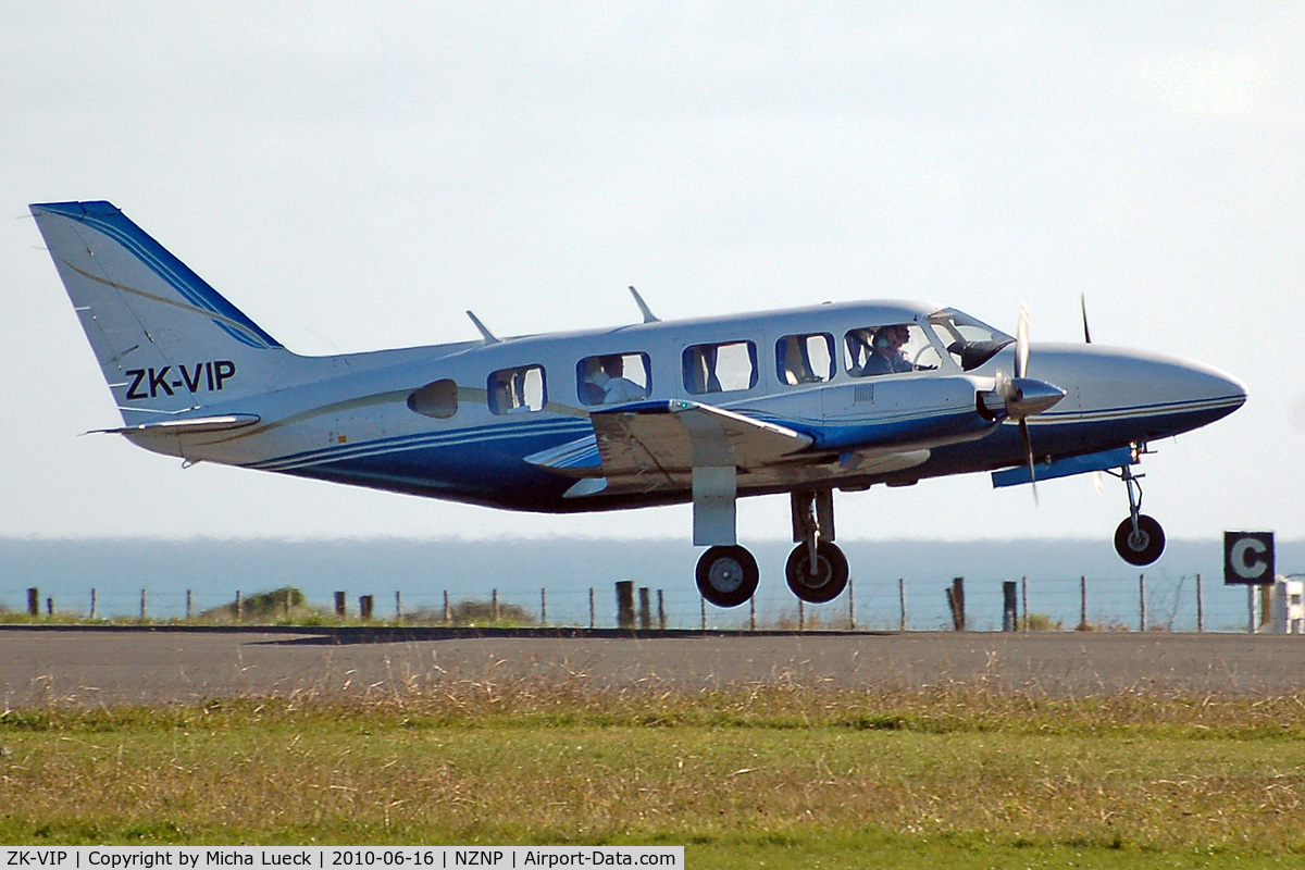 ZK-VIP, Piper PA-31-350 Chieftain C/N 31-7405482, At New Plymouth