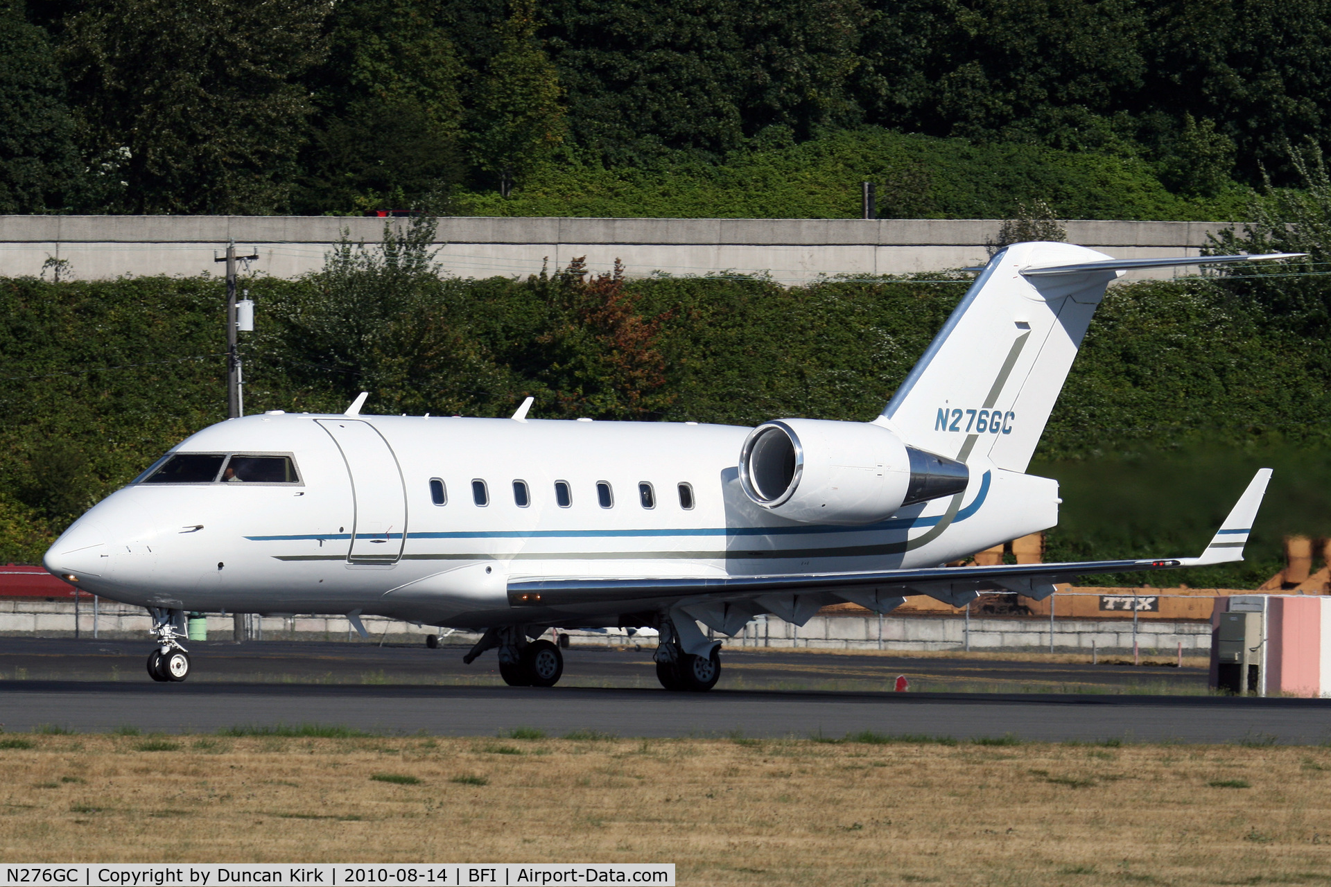 N276GC, 1999 Bombardier Challenger 604 (CL-600-2B16) C/N 5431, Arriving at BFI