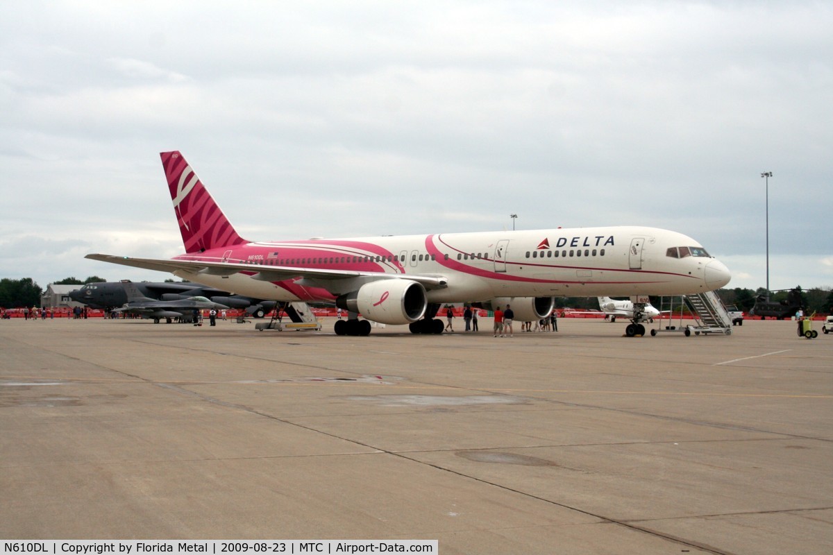 N610DL, 1985 Boeing 757-232 C/N 22817, pink plane