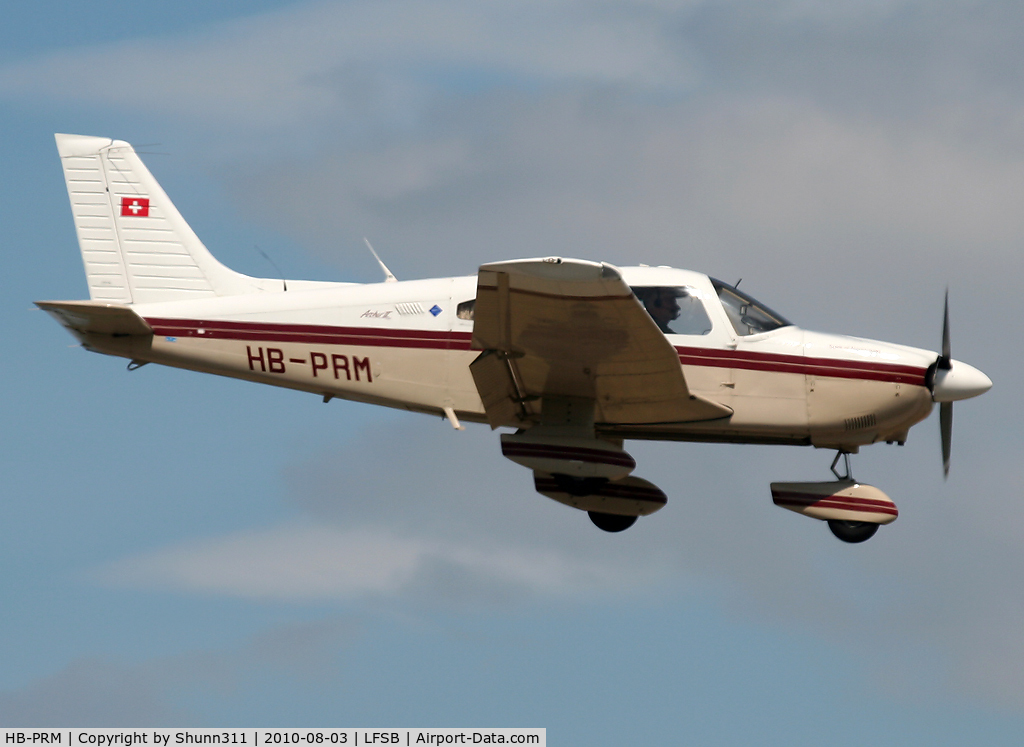HB-PRM, 1989 Piper PA-28-181 Archer II C/N 2890128, Landing rwy 16