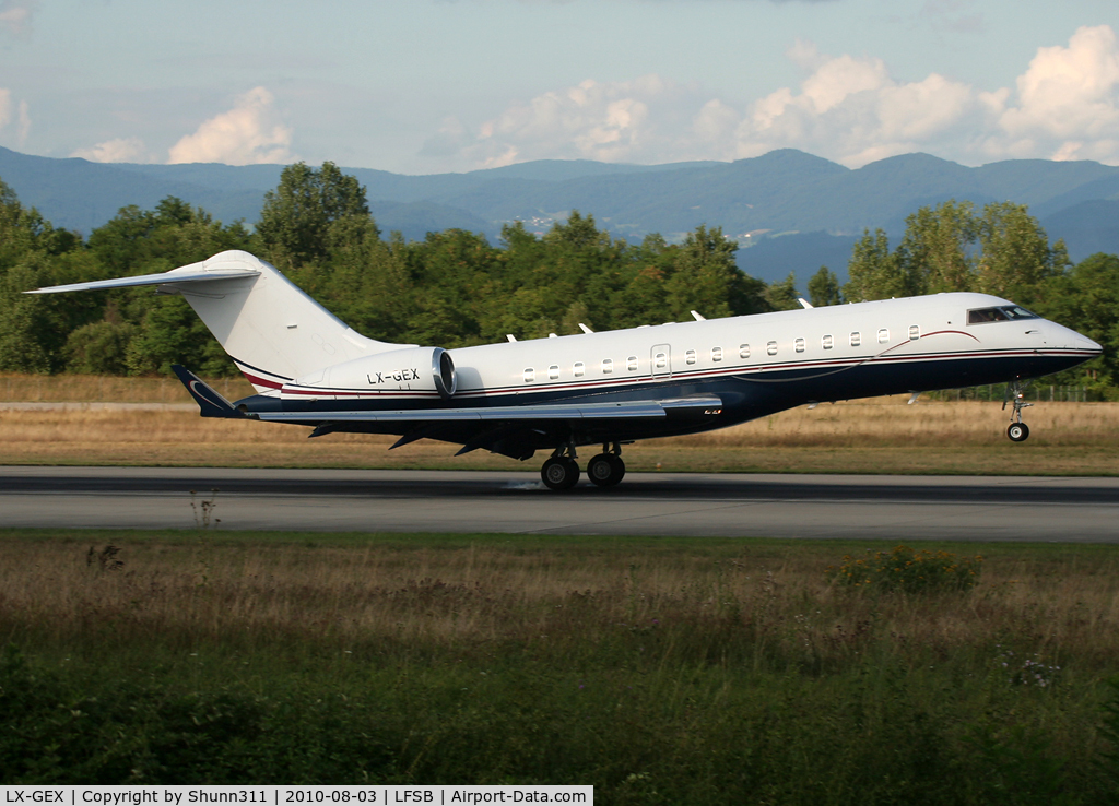 LX-GEX, 1998 Bombardier BD-700-1A10 Global Express C/N 9013, Landing rwy 16