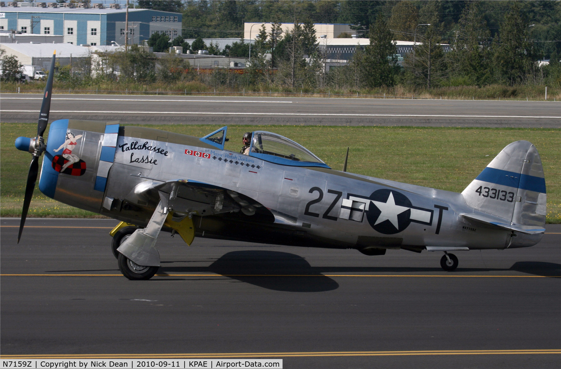 N7159Z, 1945 Republic P-47D Thunderbolt C/N 399-55945, KPAE Paul Allens newly painted Jug taxying for the fortnightly flying display this time in the company of FHC's P51D